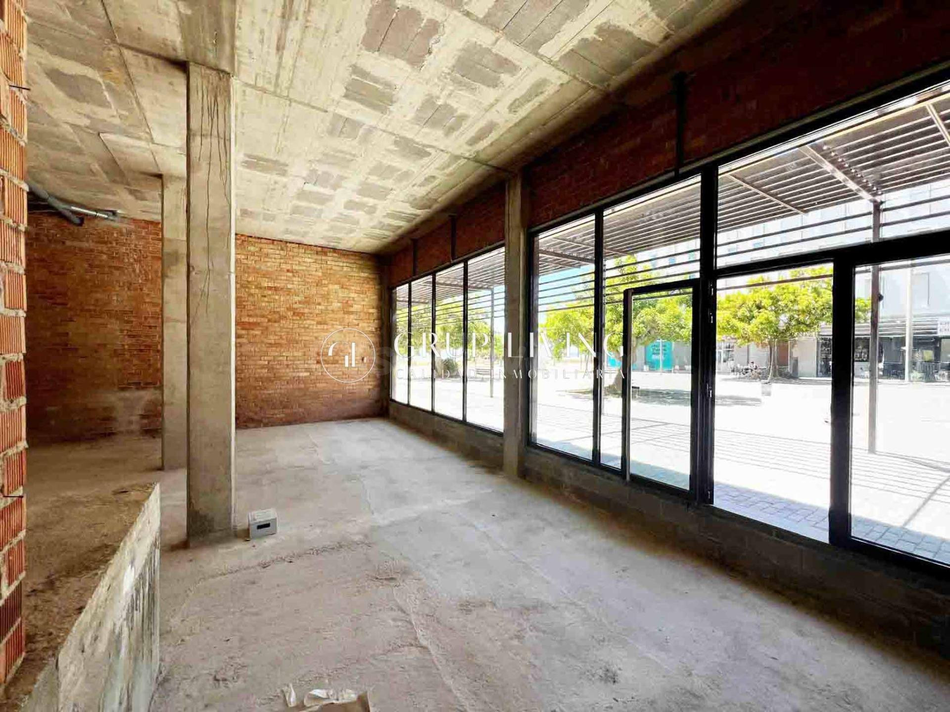 LOCAL COMERCIAL DE OBRA NUEVA A PRIMERA LINEA DE MAR - foto 4