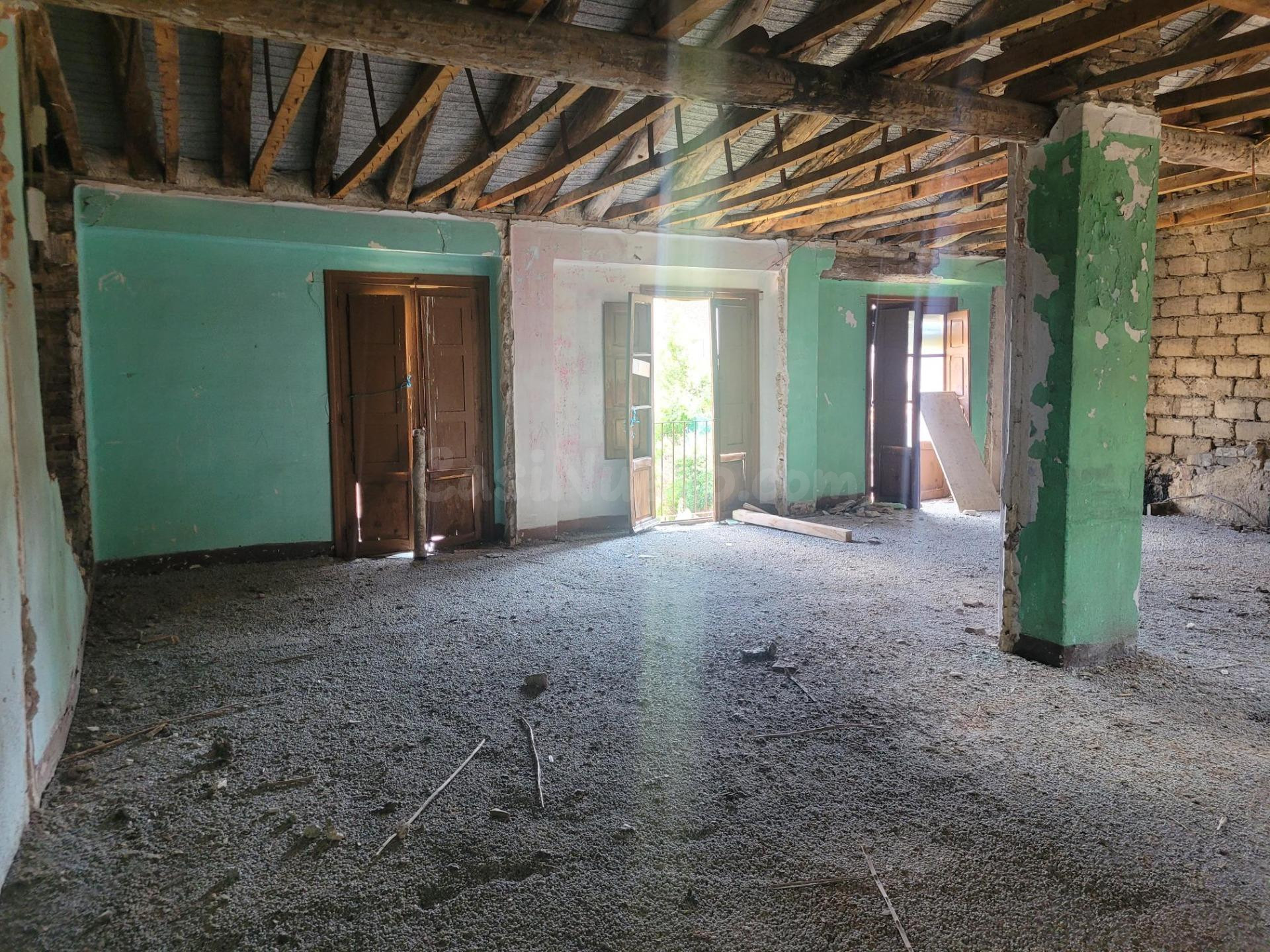 Edificio para rehabilitar con terreno - foto 4