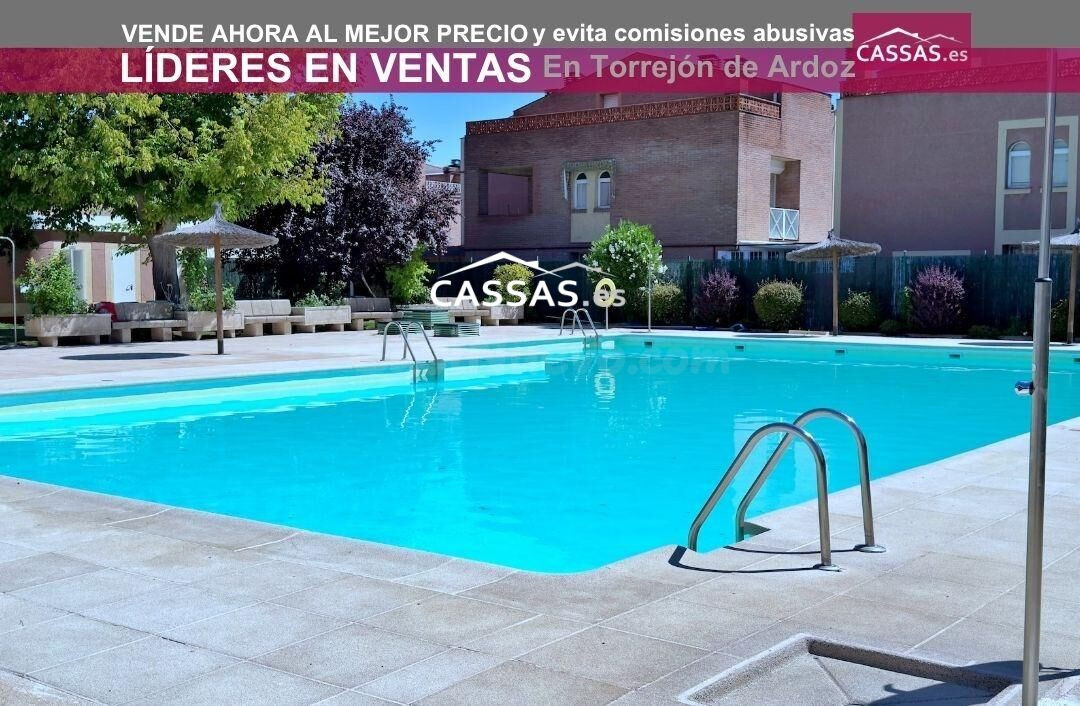 CHALET SOLANA. 4 habitaciones y 3 baños, Patio y terraza. Pi