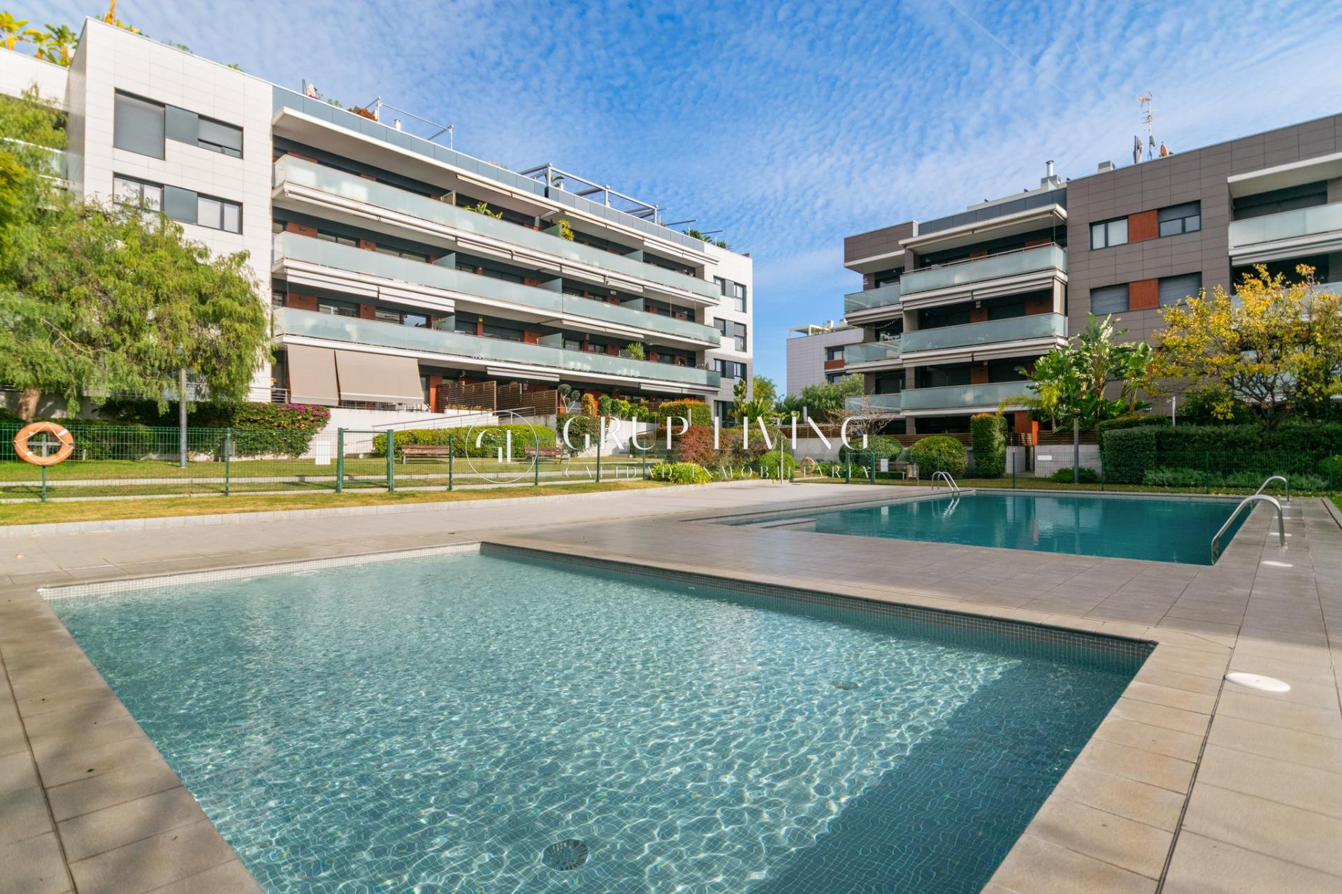 AMPLIA VIVIENDA CON TERRAZA, EN LA PLANA DE SITGES