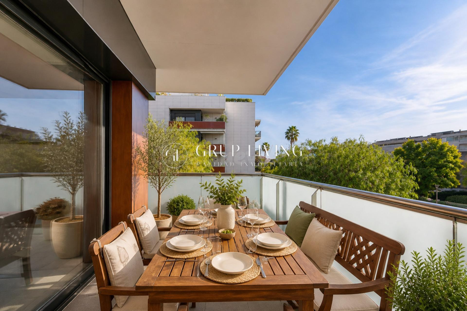 AMPLIA VIVIENDA CON TERRAZA, EN LA PLANA DE SITGES - foto 3