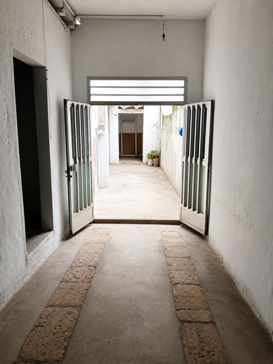 Magnífica Casa de Pueblo con Gran Potencial en Carcaixent - foto 5