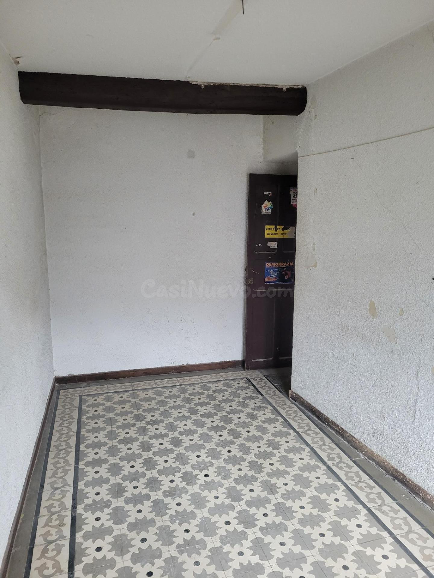 Piso céntrico para reformar - foto 4
