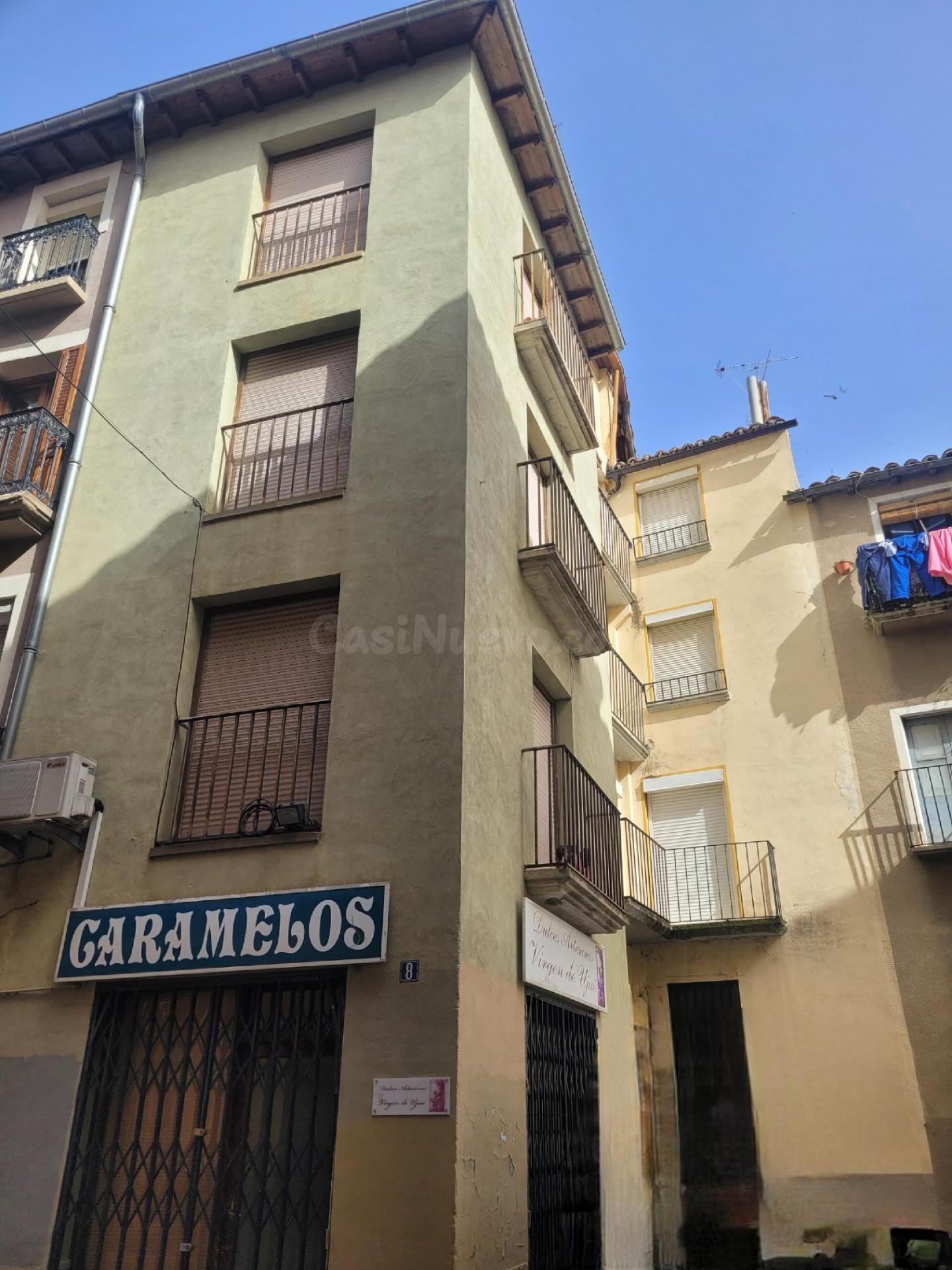 CASA y LOCAL COMERCIAL EN EL CENTRO TAFALLA