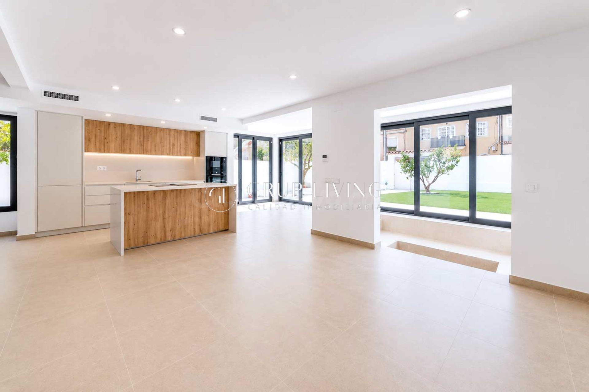 EXCLUSIVA VIVIENDA DE DISEÑO CONTEMPORÁNEO EN ROCAMAR, A UN  - foto 4