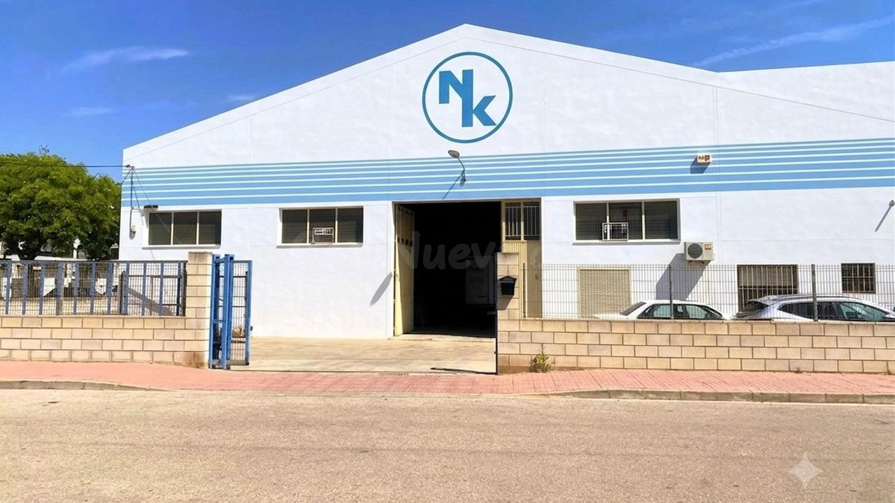 *DONDE ALGUNOS VEN UNA NAVE, OTROS VEN EL FUTURO DE SU EMPRE - foto 2