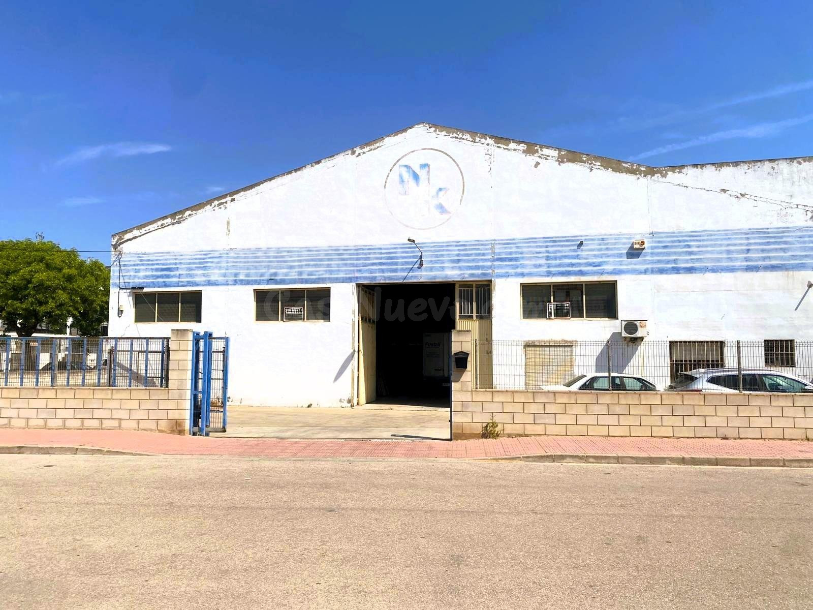 *DONDE ALGUNOS VEN UNA NAVE, OTROS VEN EL FUTURO DE SU EMPRE - foto 3
