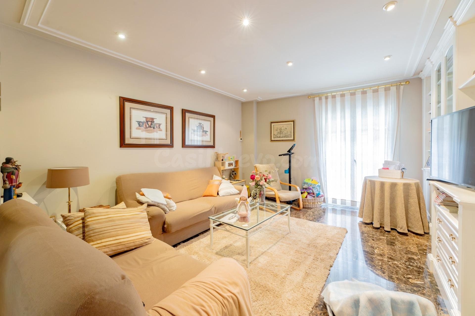 Un auténtico 3 en 1: local comercial + 2 viviendas independi - foto 5