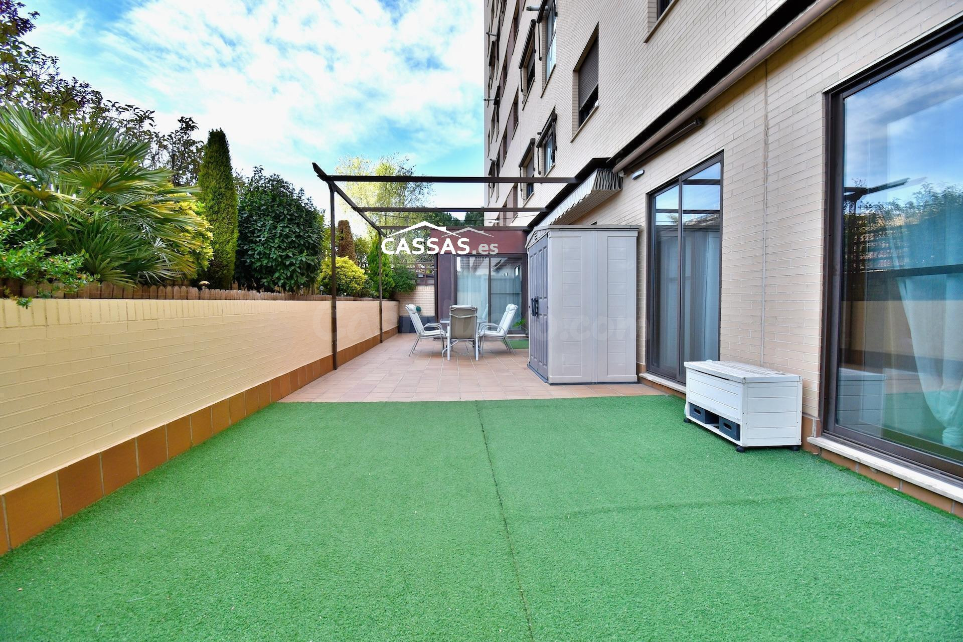 ZONA PLATINO - PLANTA BAJA de 3 habitaciones, 2 baños y pati - foto 3
