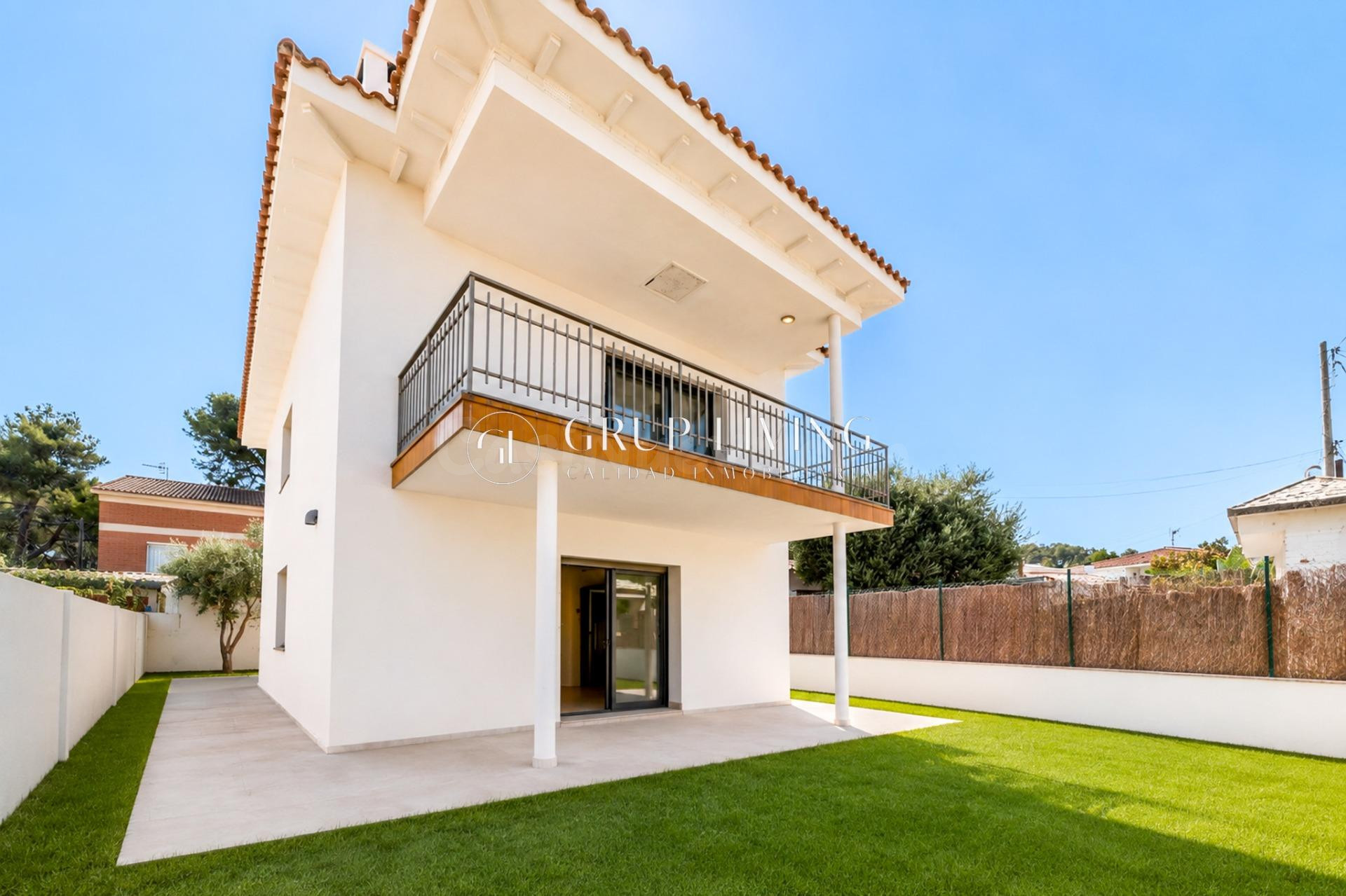 EXCLUSIVA VIVIENDA UNIFAMILIAR TOTALMENTE REHABILITADA JUNTO