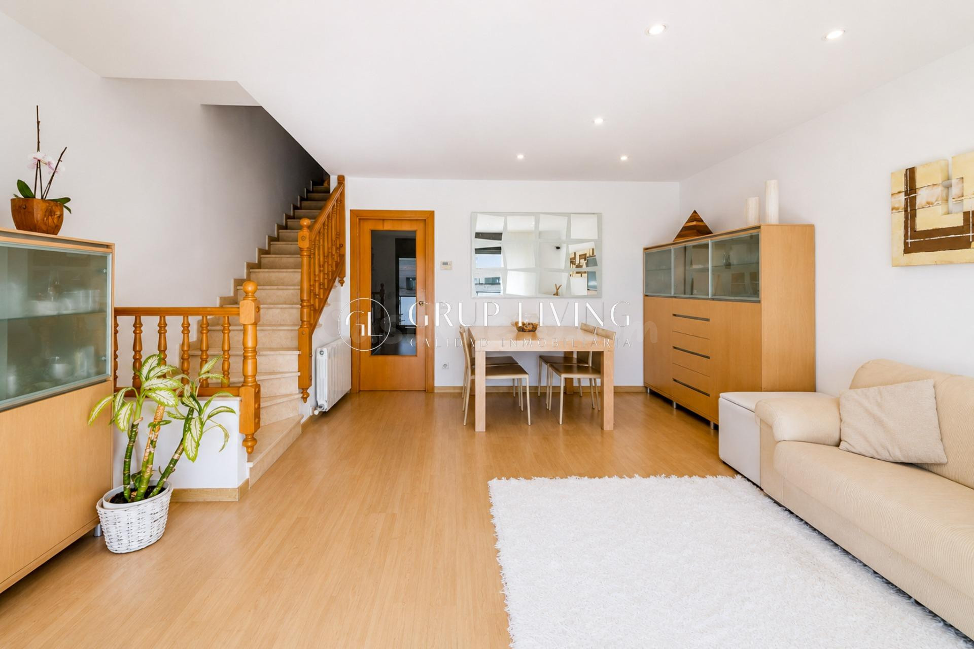 CASA ADOSADA DE 5 habitaciones CON PISCINA COMUNITARIA EN QU - foto 4