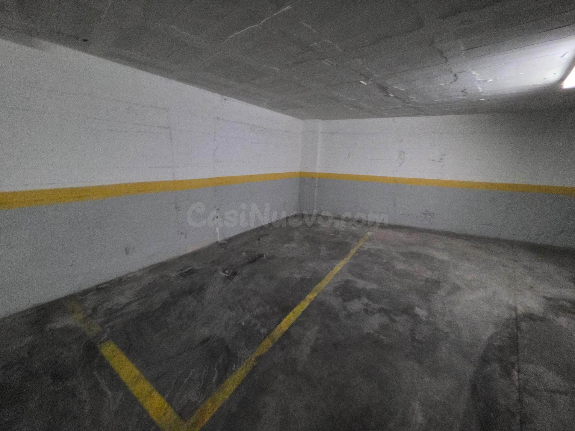En venta plaza de parking con ascensor para coches en pleno 