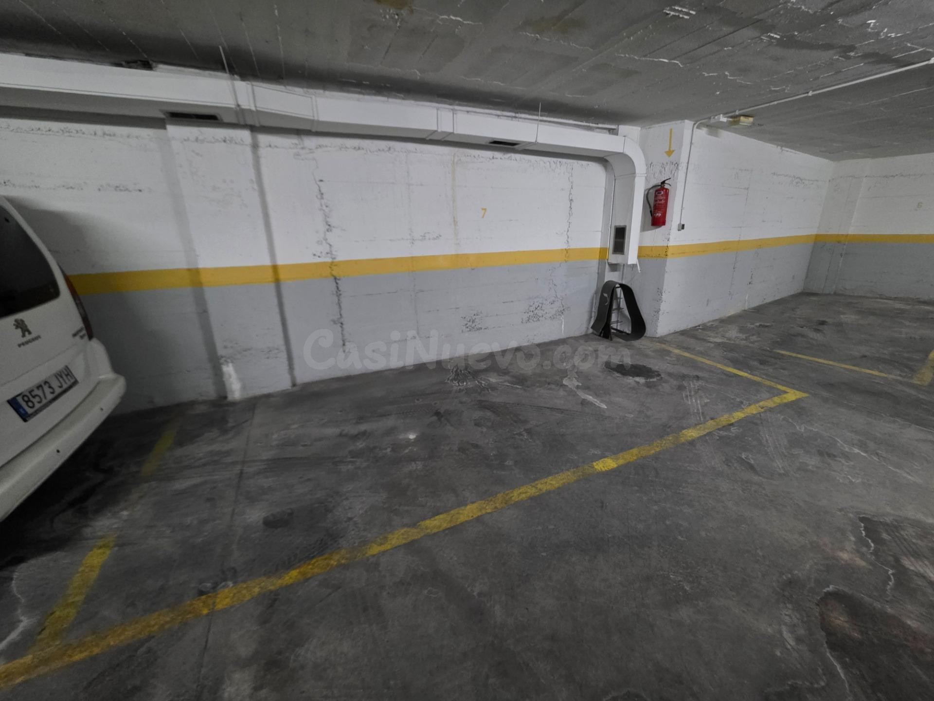 En venta plaza de parking con ascensor para coches en pleno  - foto 2