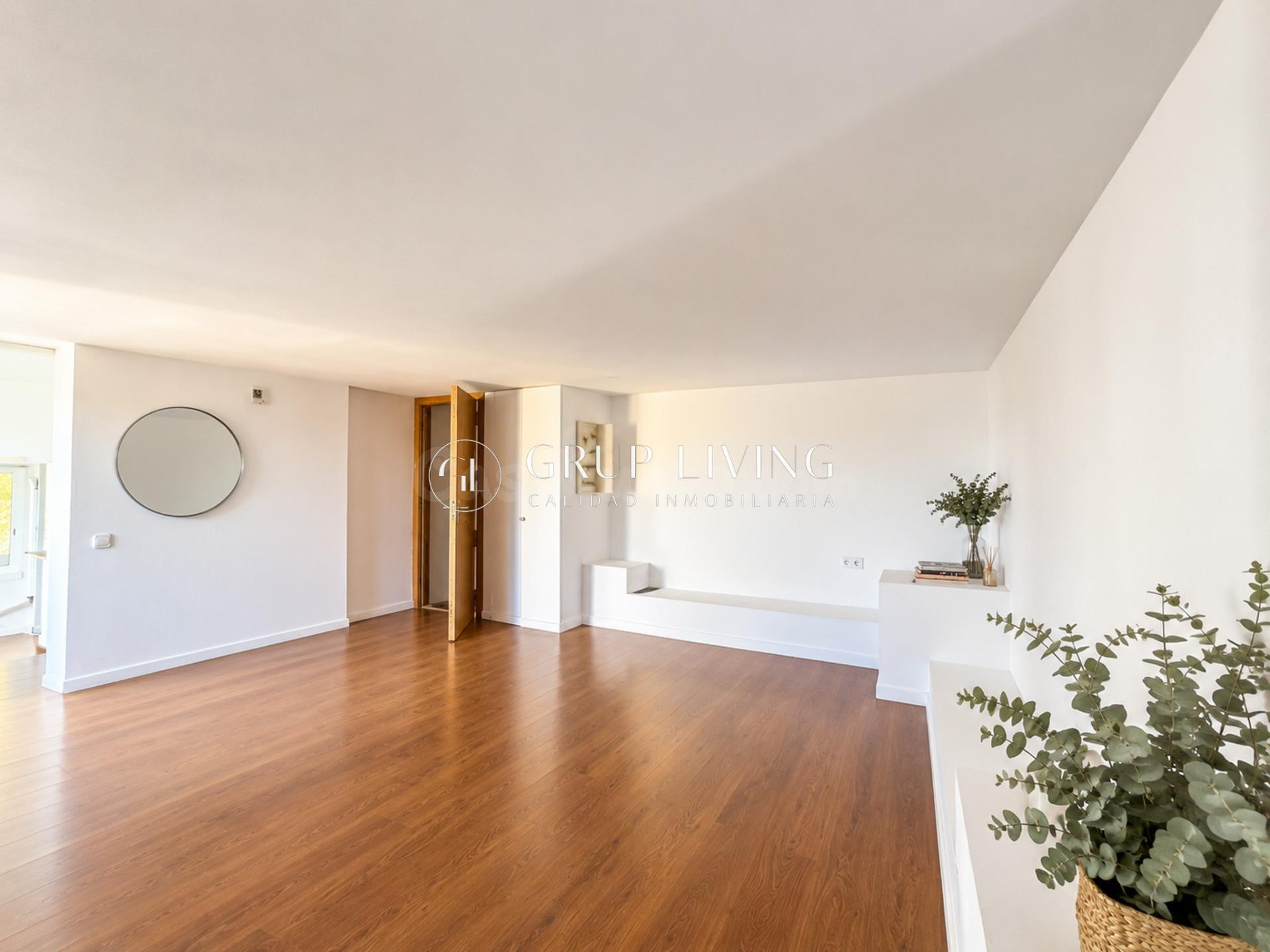 GRAN OPORTUNIDAD; PISO CON TERRAZA Y ESPECTACULARES VISTAS A - foto 3