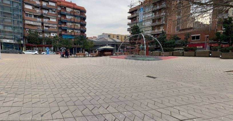 OPORTUNIDAD AMPLIO LOCAL COMERCIAL EN SANT BOI DE LLOBREGAT - foto 2