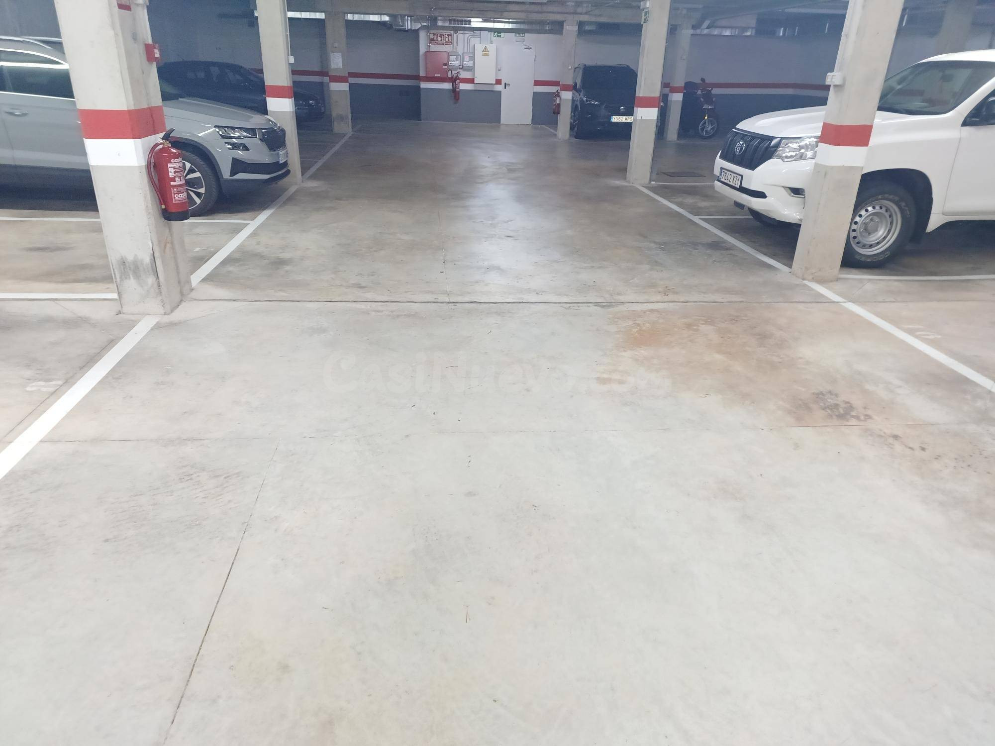 PARKING EN FINCA SEMINUEVA JUNTO PLAZA EL REPARTIDOR - foto 3