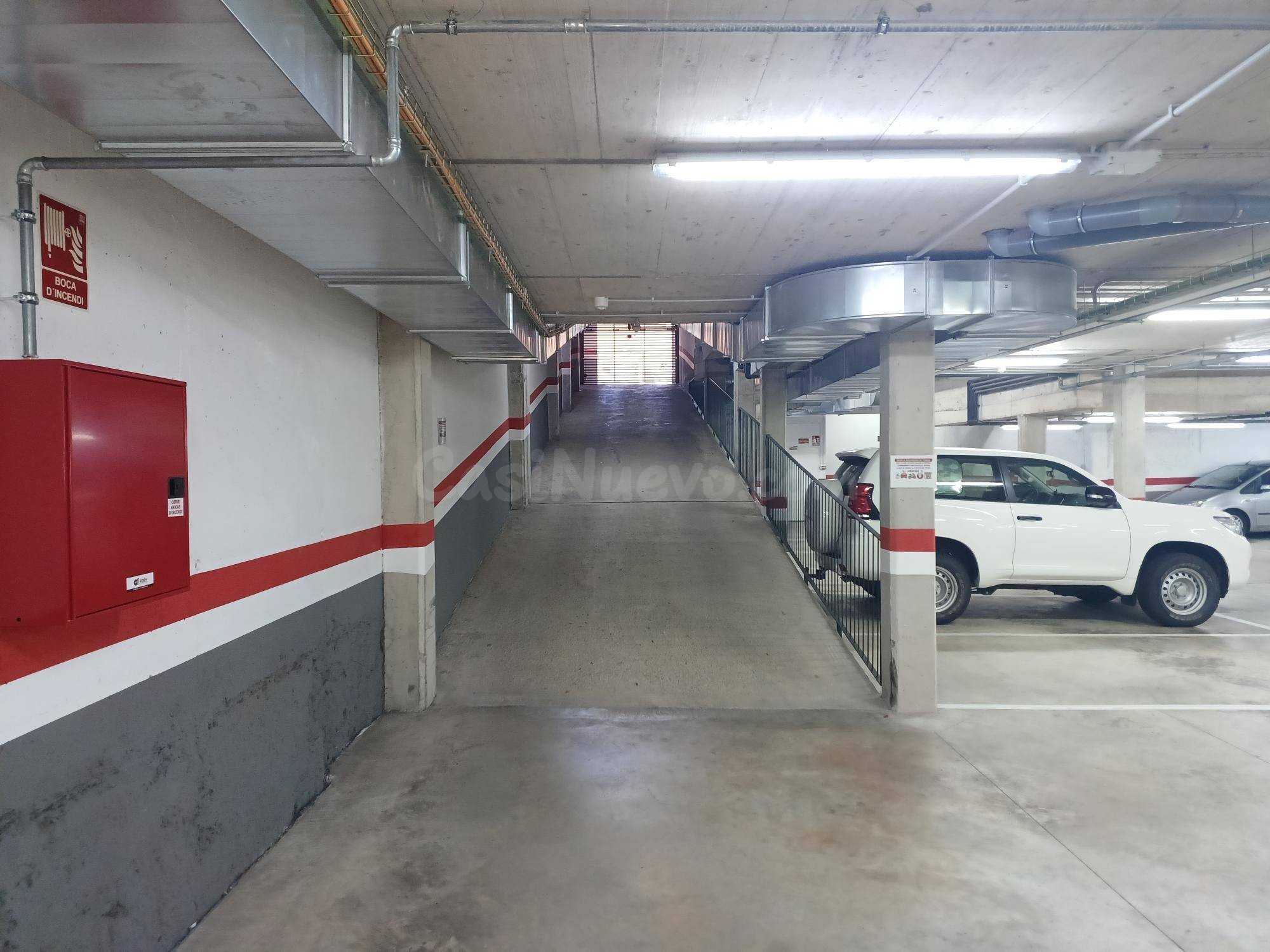 PARKING EN FINCA SEMINUEVA JUNTO PLAZA EL REPARTIDOR - foto 4