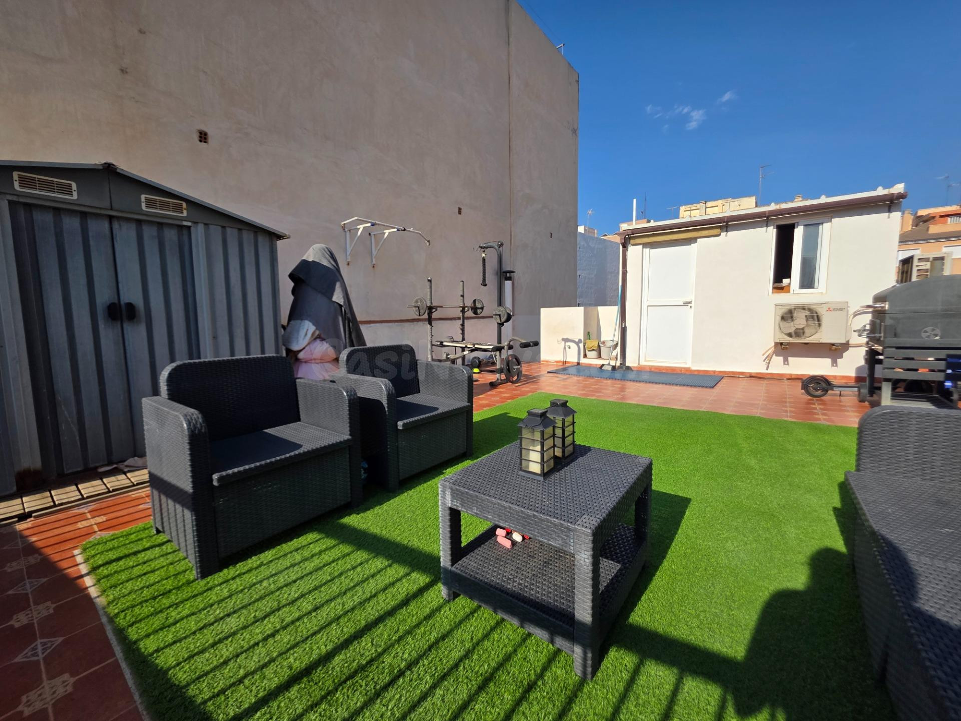 Vivienda unifamiliar reformada con 5 habitaciones y solárium - foto 2