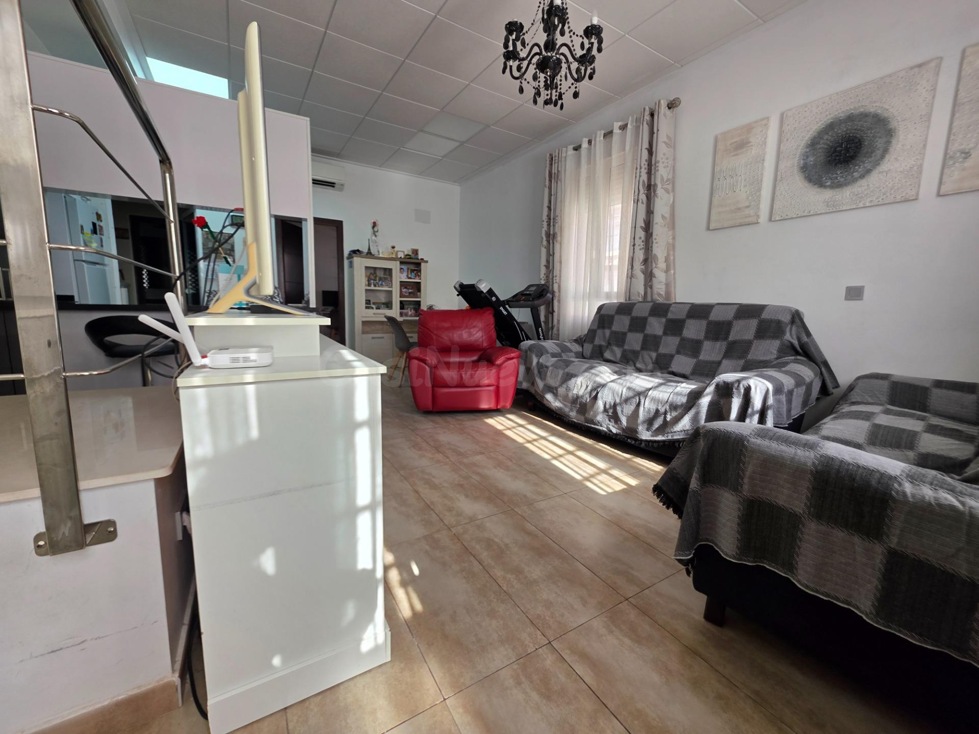 Vivienda unifamiliar reformada con 5 habitaciones y solárium - foto 4