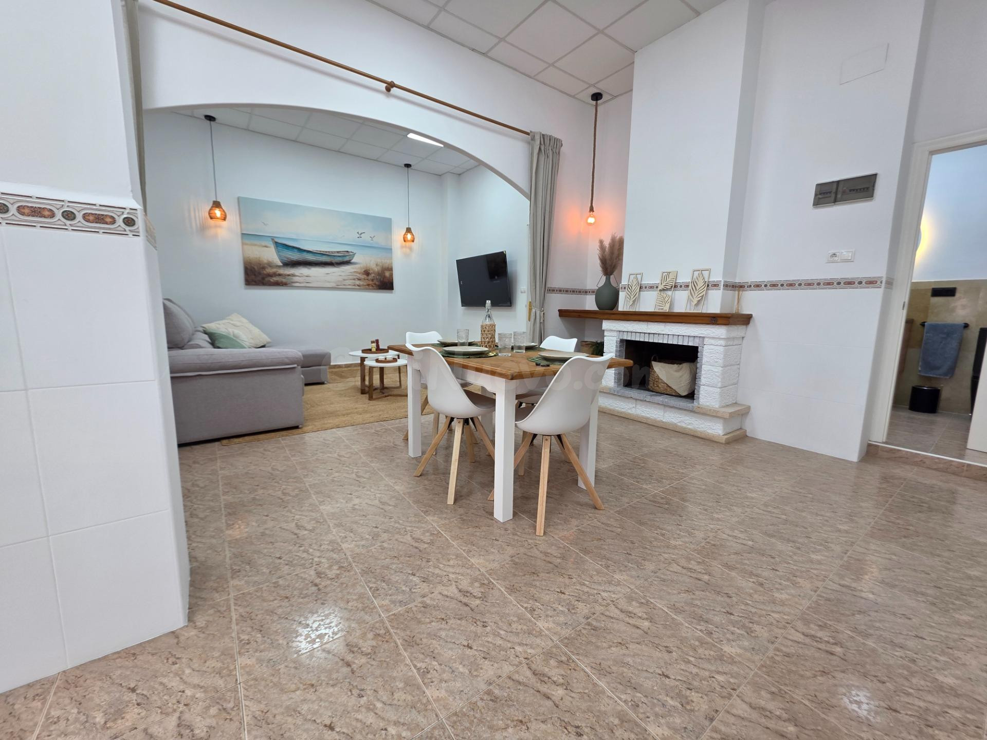 Amplia planta baja reformada con 4 habitaciones y gran garaj - foto 3