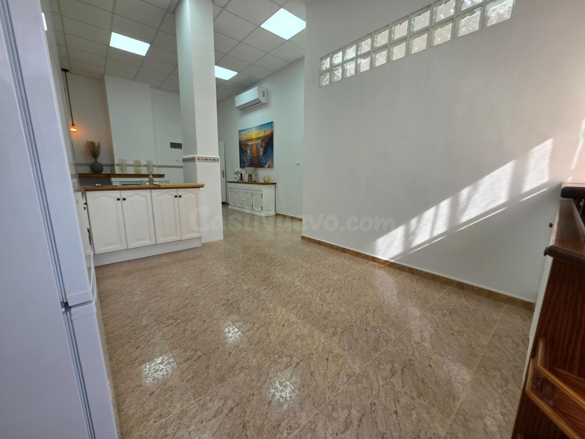 Amplia planta baja reformada con 4 habitaciones y gran garaj - foto 5