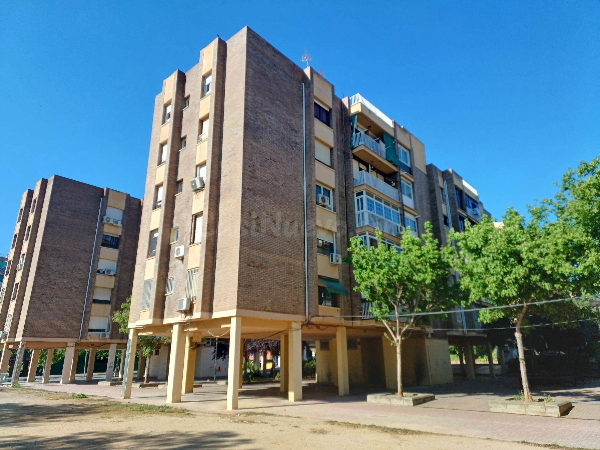 OPORTUNIDAD INVERSORES - PISO TODO EXTERIOR CON BALCÓN - foto 2