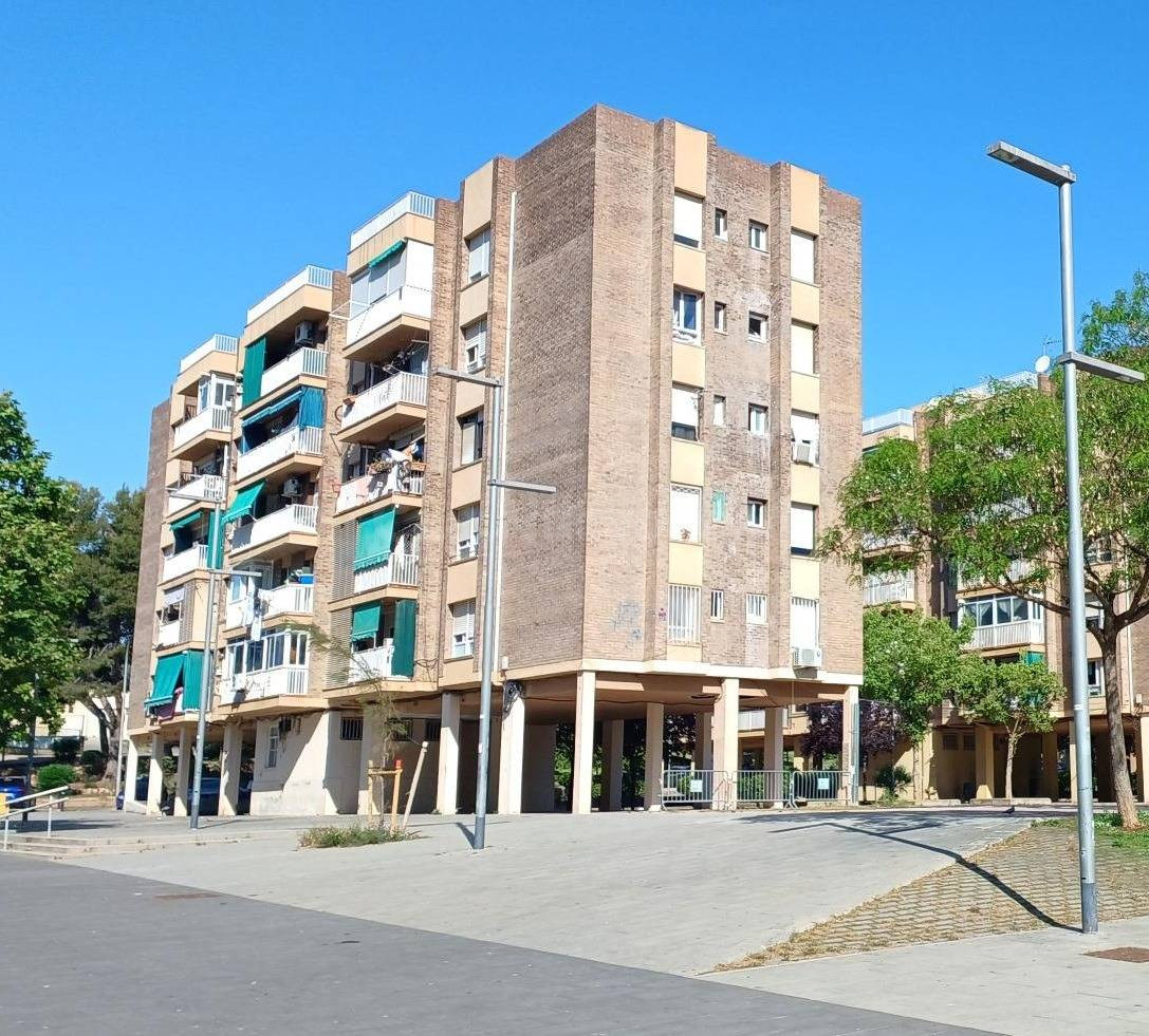OIPORTUNIDAD INVERSORES - CON ASCENSOR Y BALCÓN - foto 2