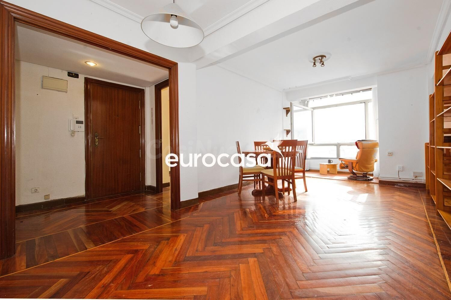 LUZ, VISTAS Y POTENCIAL EN UNA UBICACIÓN PRIVILEGIADA - foto 4