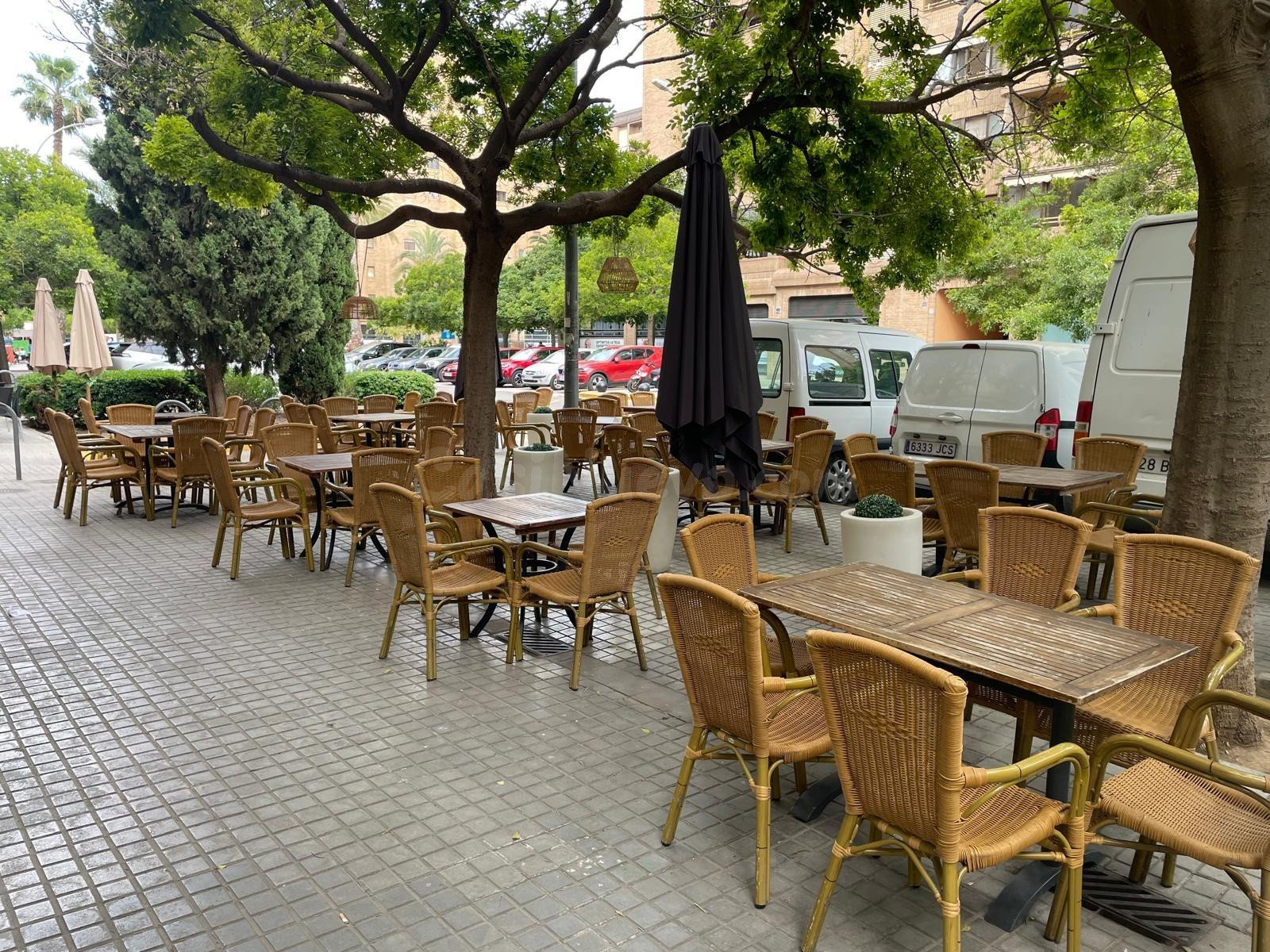 ¡Oportunidad única BAR-CAFETERÍA con licencia, salida de hum - foto 5
