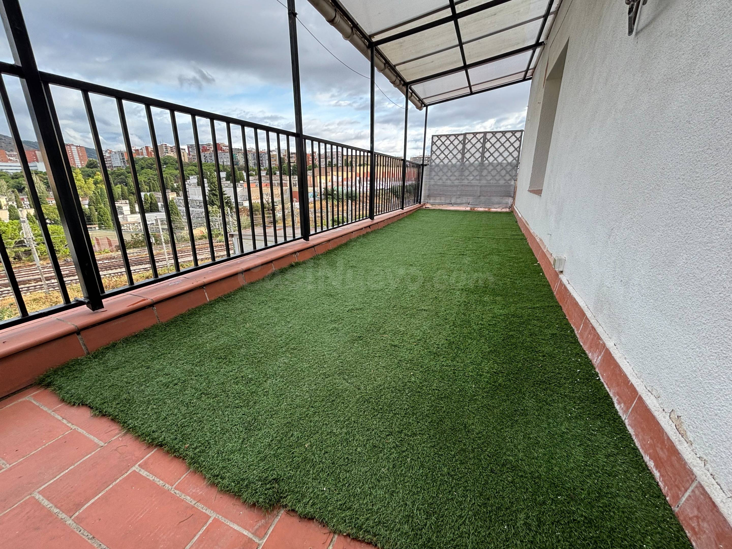 PRECIOSO ÁTICO CON TERRAZA DE 20M2 Y ASCENSOR - foto 2