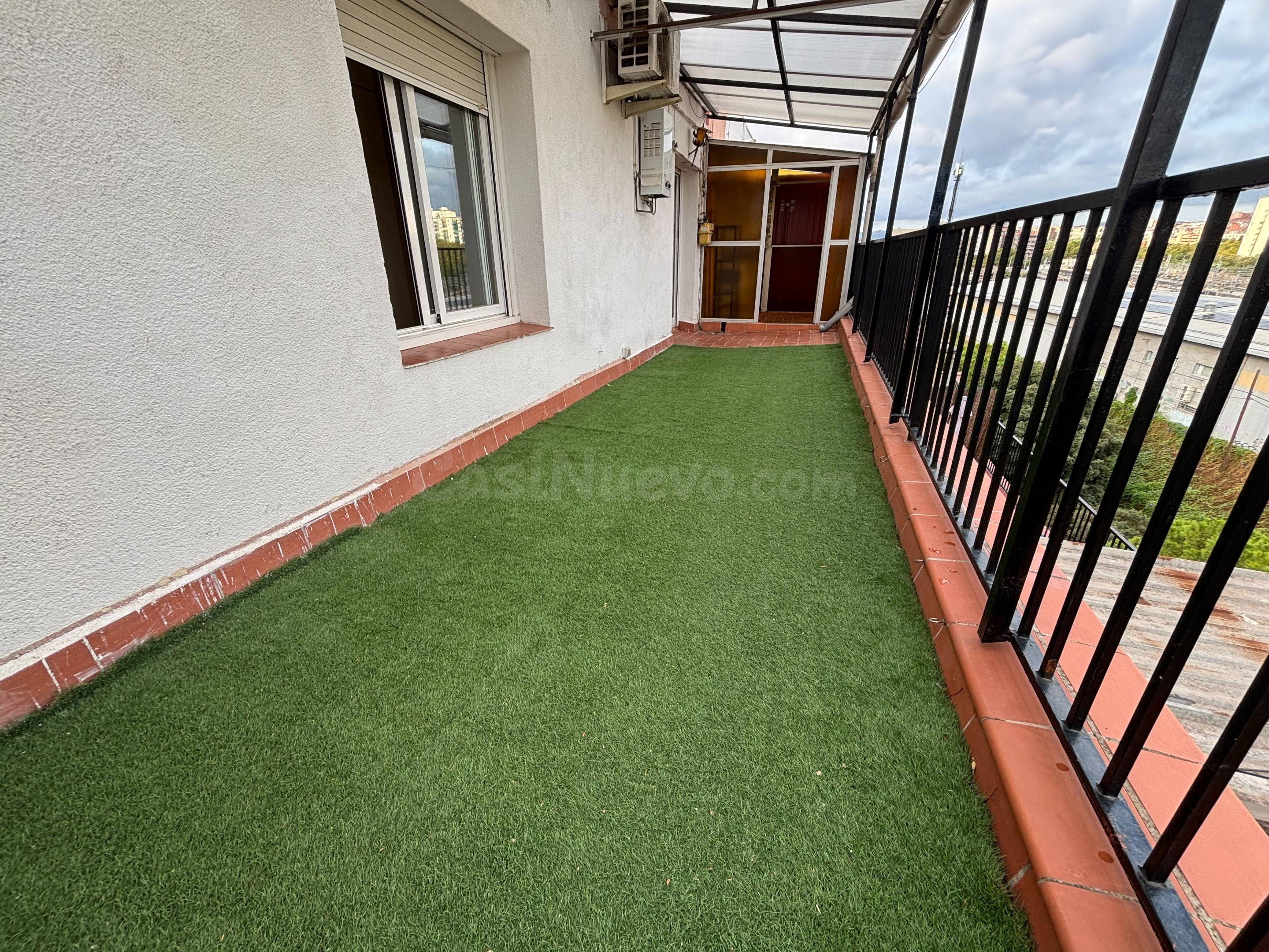 PRECIOSO ÁTICO CON TERRAZA DE 20M2 Y ASCENSOR - foto 4