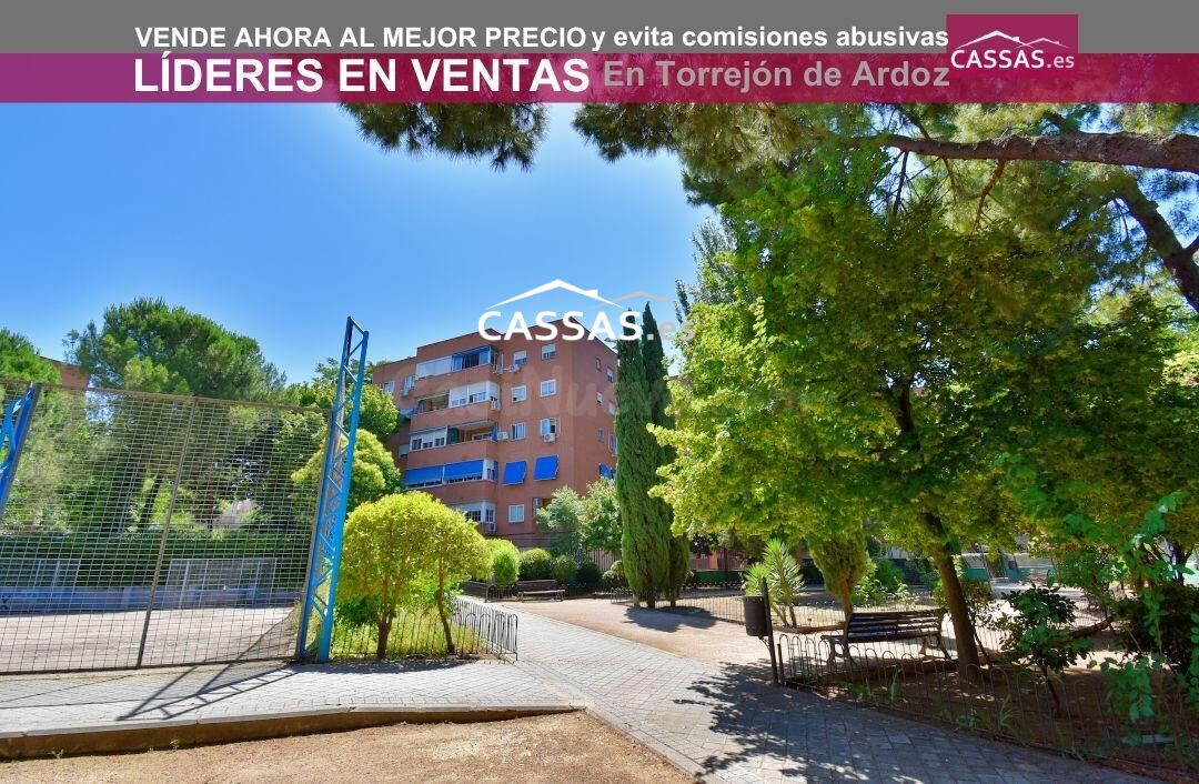 PLAZA DE LAS PALMERAS. Piso de 4 habitaciones, 2 baños y 2 t