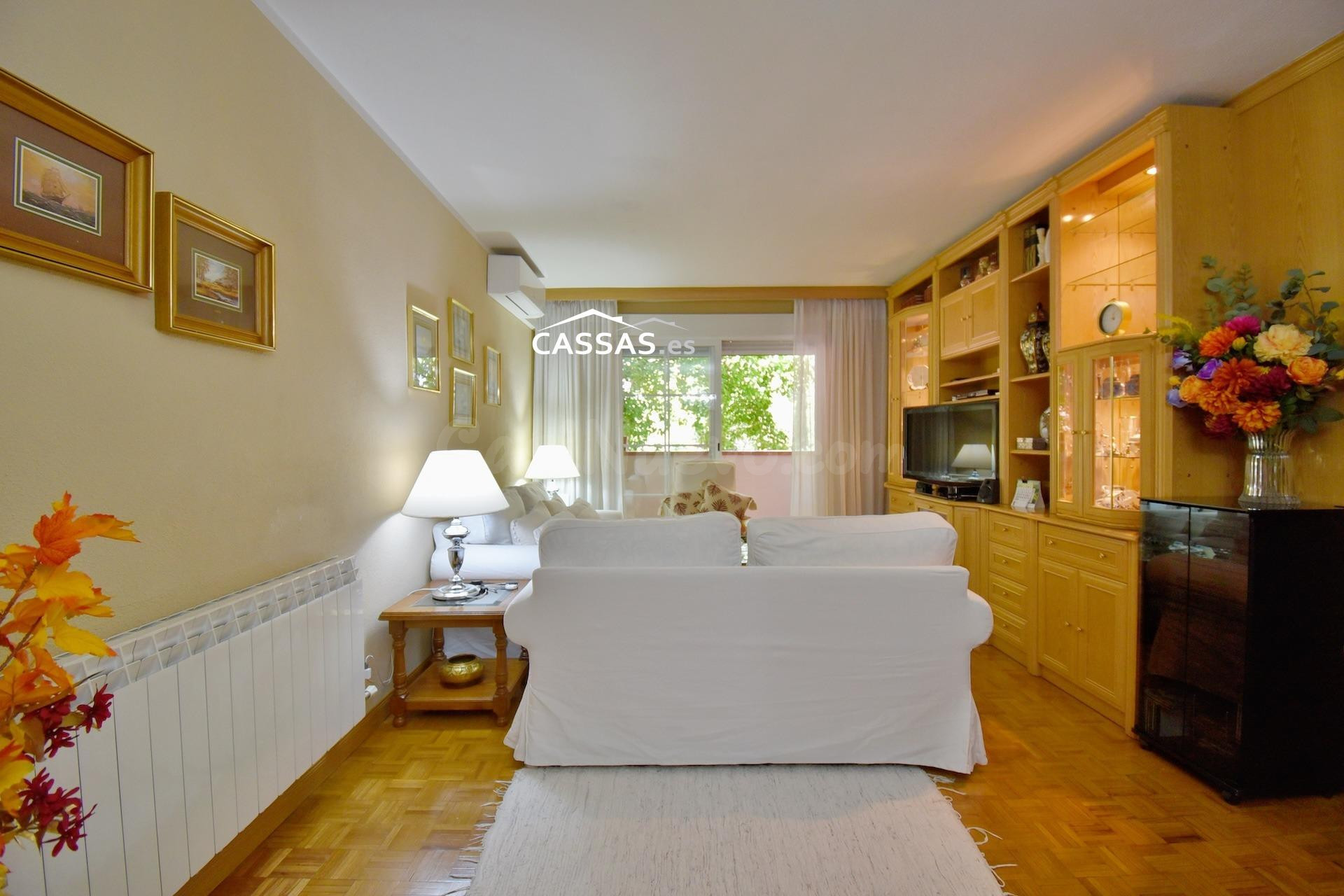 PLAZA DE LAS PALMERAS. Piso de 4 habitaciones, 2 baños y 2 t - foto 4