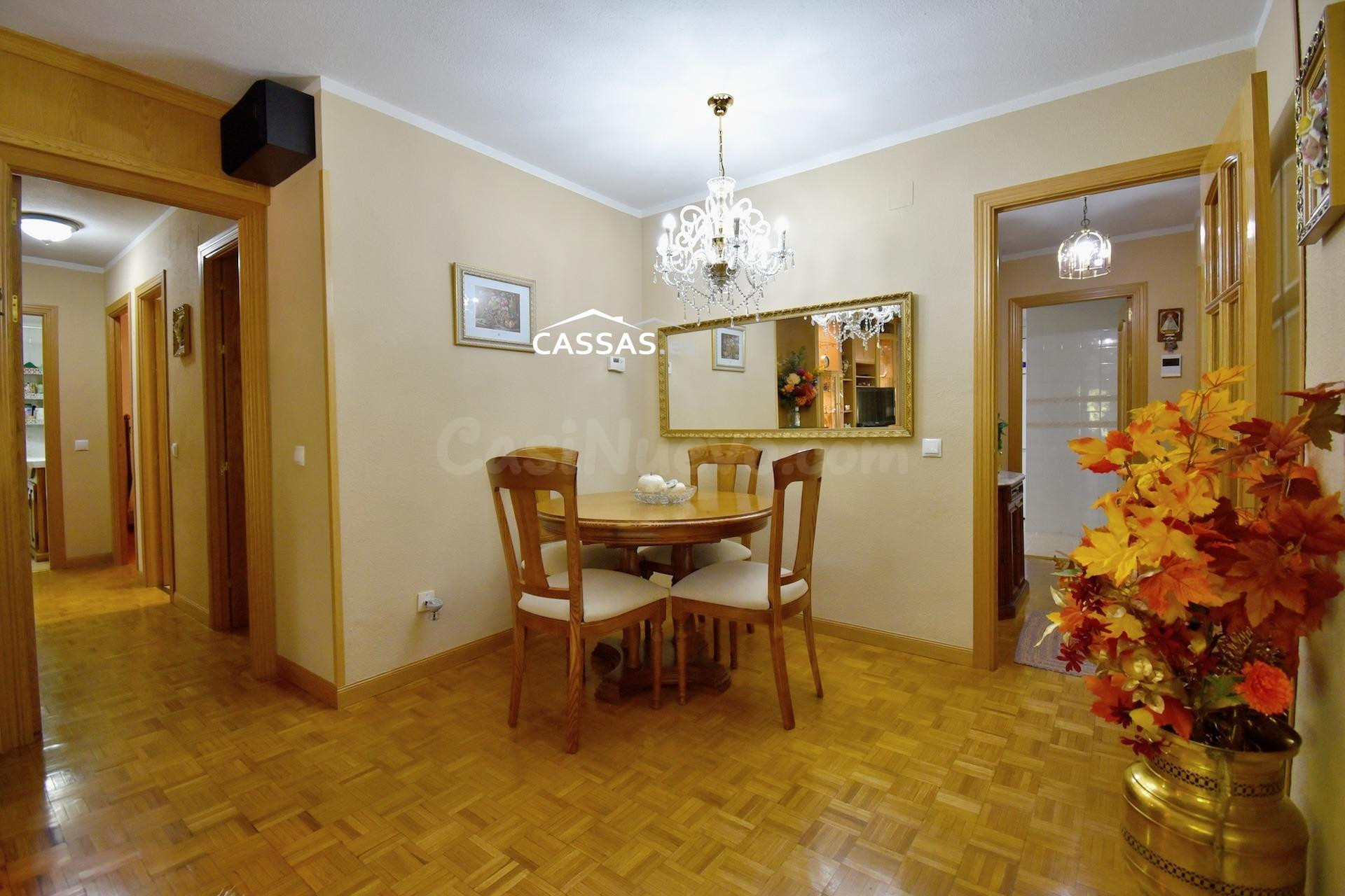 PLAZA DE LAS PALMERAS. Piso de 4 habitaciones, 2 baños y 2 t - foto 5