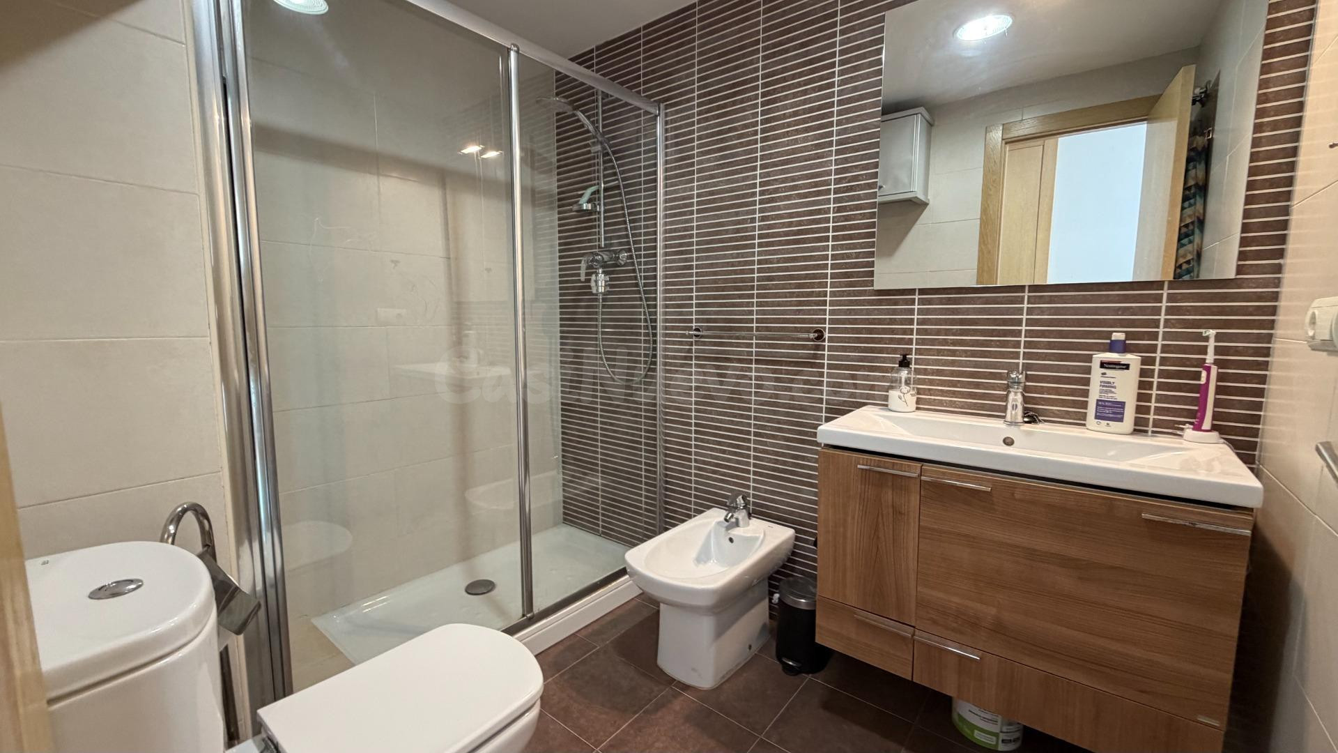 ¡Venta en El Grau: vivienda del 2008 con balcón y 2 dormitor - foto 3
