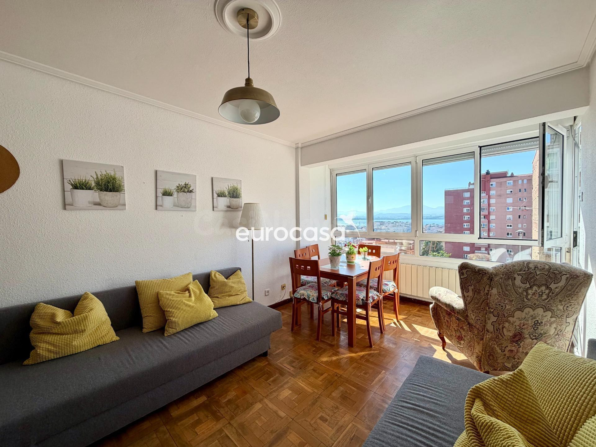 PISO EN VENTA EN EL CENTRO DE SANTANDER CON VISTAS A LA BAHÍ - foto 2