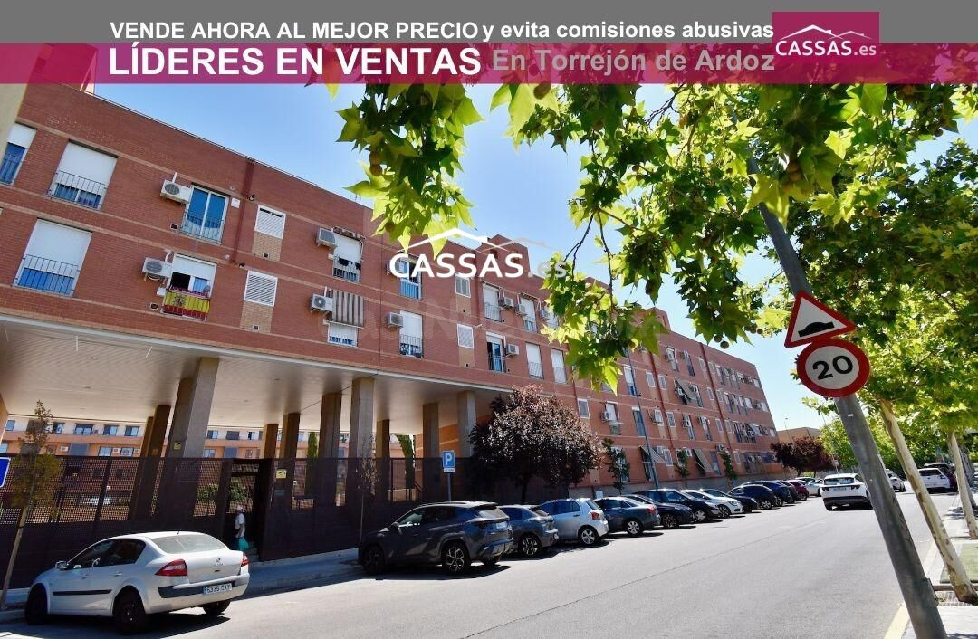 ZONA FRESNOS. Piso de 2 habitaciones con garaje y trastero.