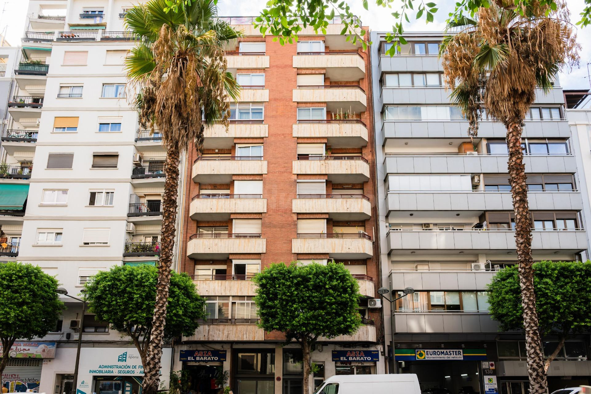 EXCLUSIVA Y GRAN VIVIENDA DE 180 M2 Y 5 habitaciones FRENTE 