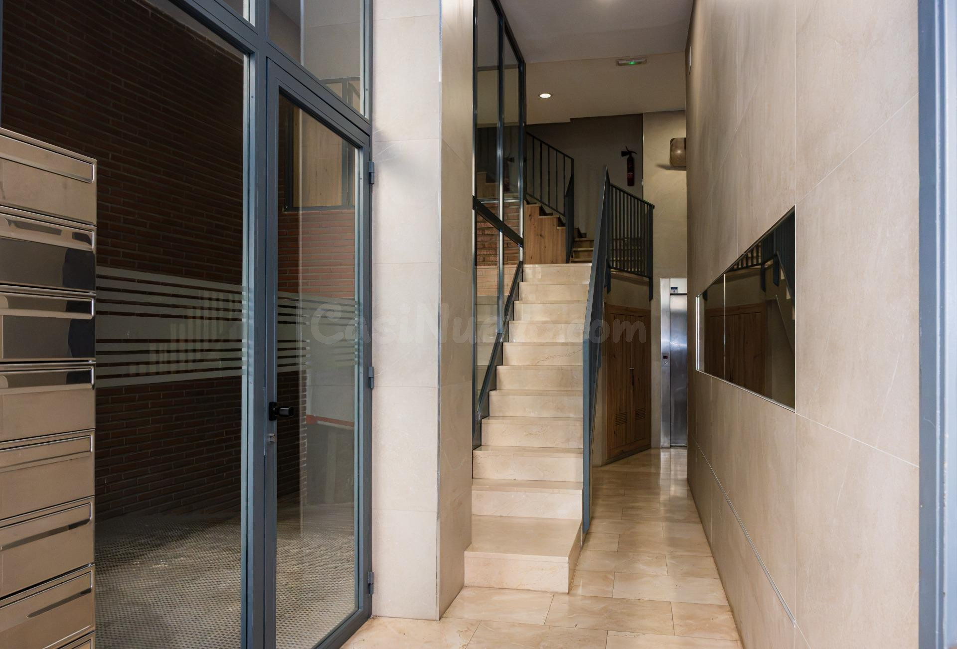 EXCLUSIVA Y GRAN VIVIENDA DE 180 M2 Y 5 habitaciones FRENTE  - foto 2