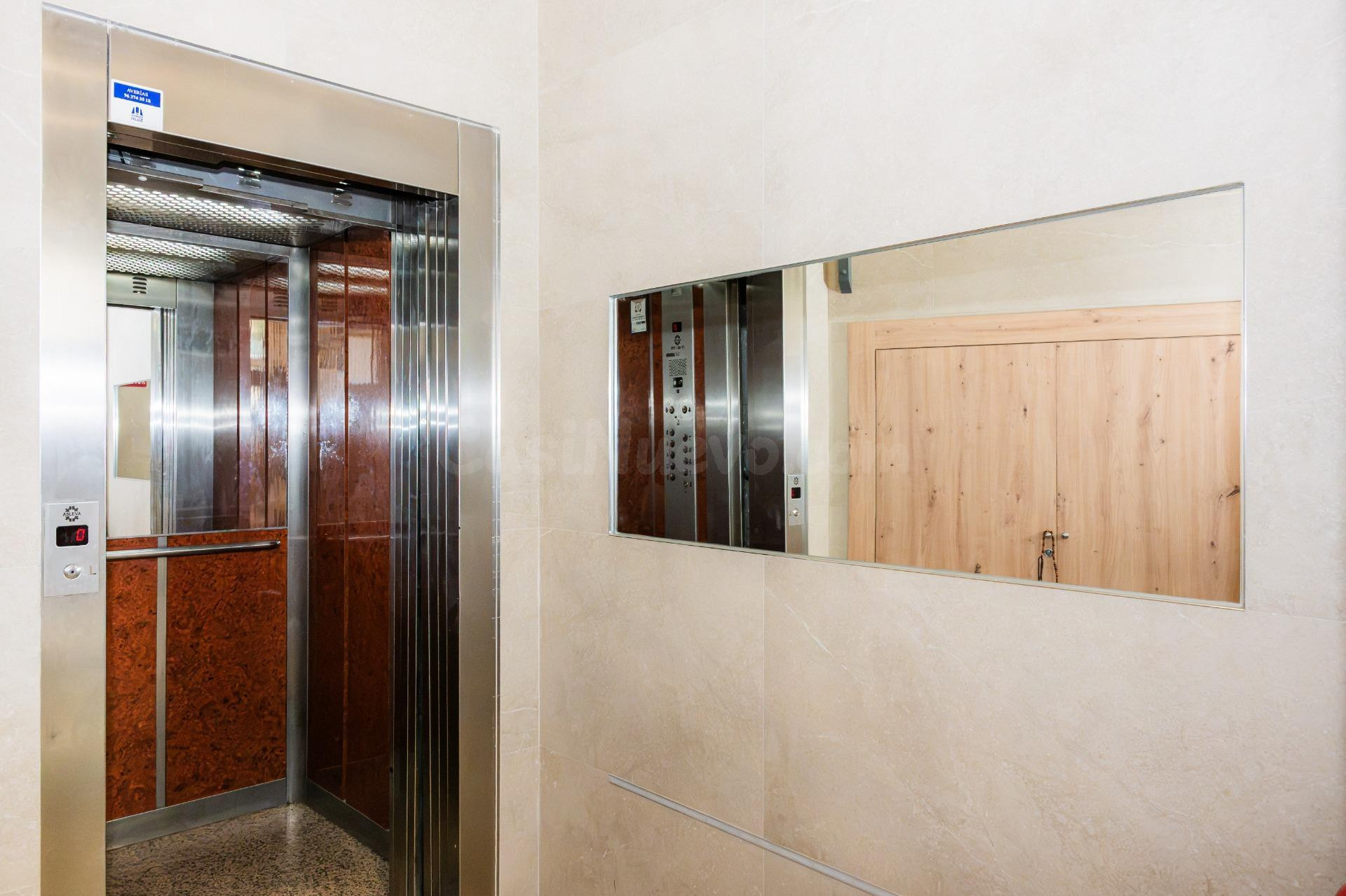 EXCLUSIVA Y GRAN VIVIENDA DE 180 M2 Y 5 habitaciones FRENTE  - foto 3
