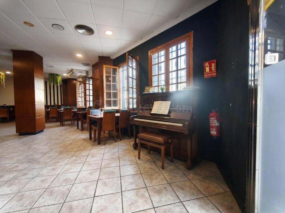 Espectacular Local Esquinero de 385 m2 en Silla – Restaurant - foto 3
