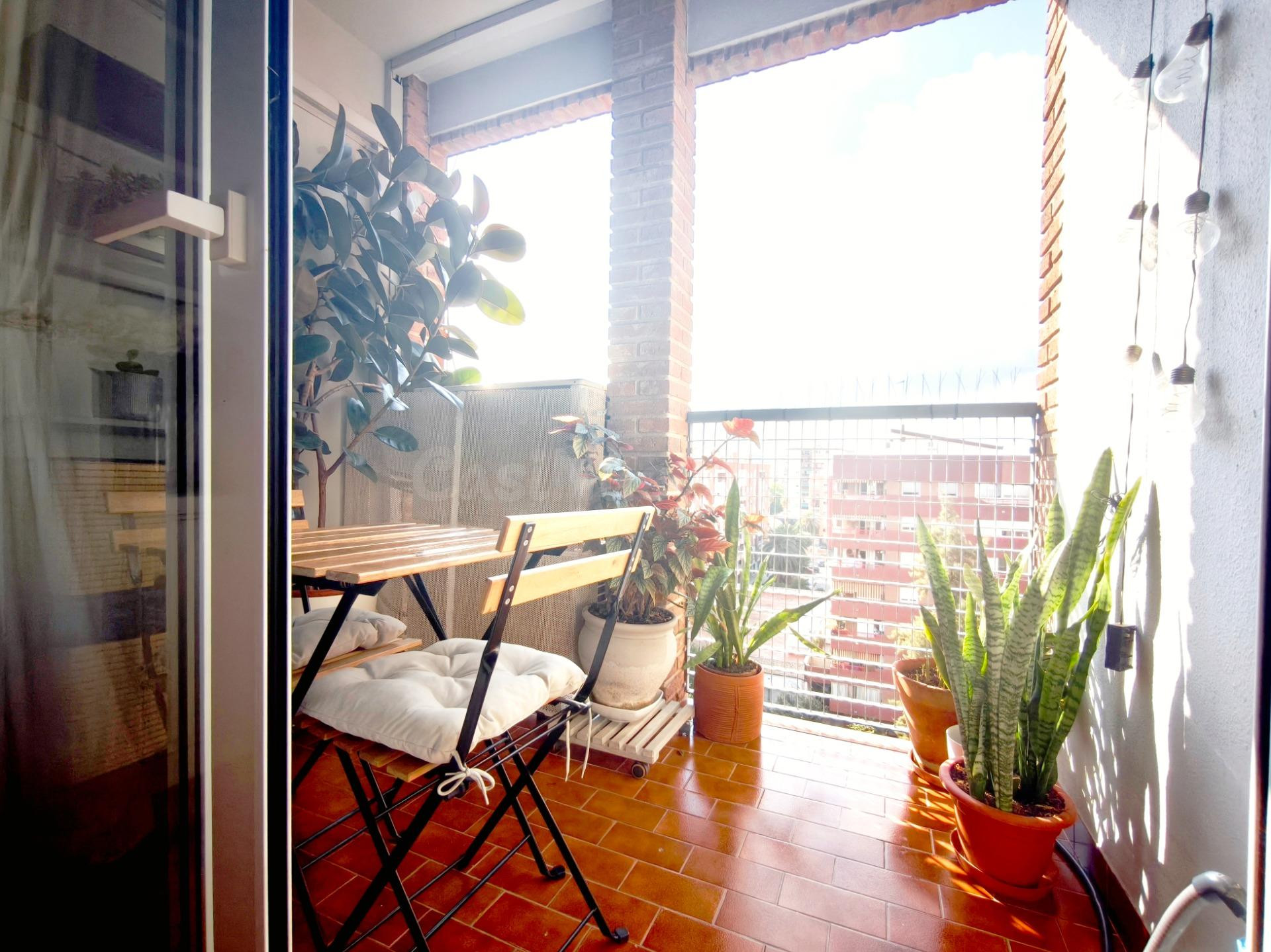 Excepcional piso de 3 hab. con terracita y excelentes calida