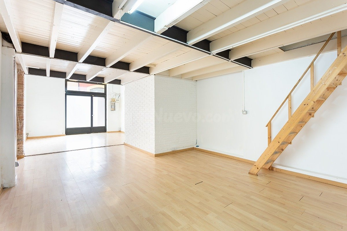 Alquiler de amplio local comercial a pie de calle en Gracia