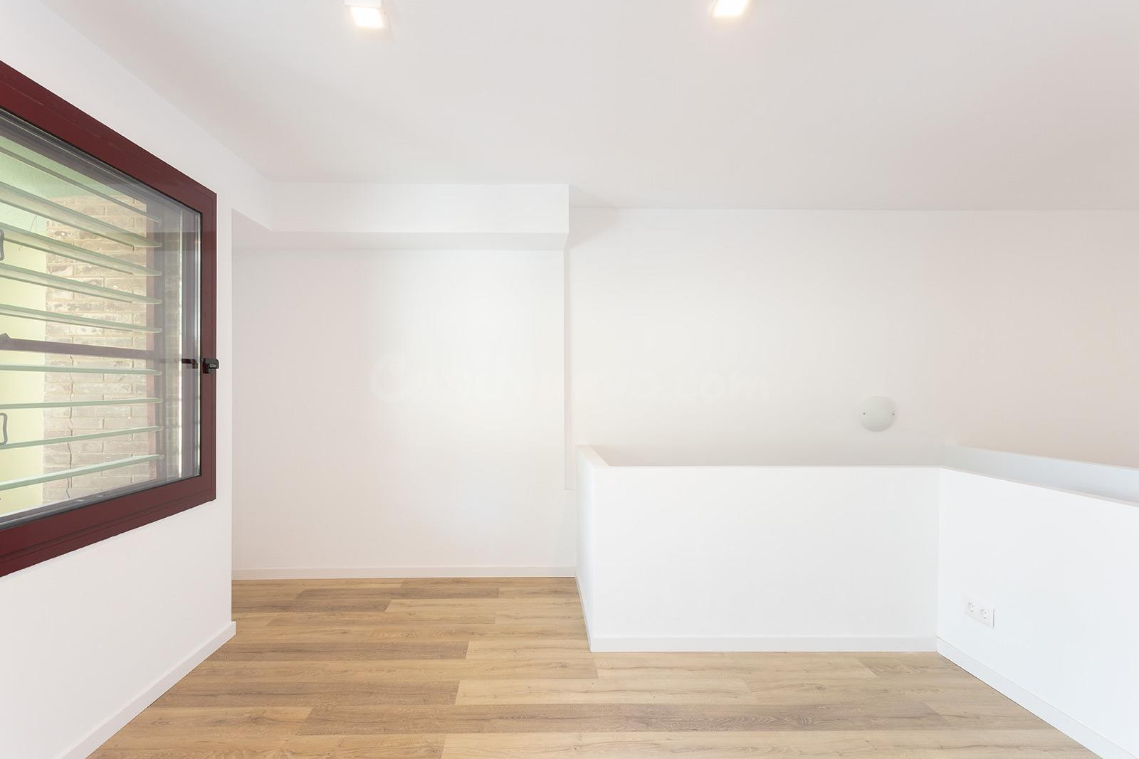 Piso en alquiler con entrada independiente - foto 3