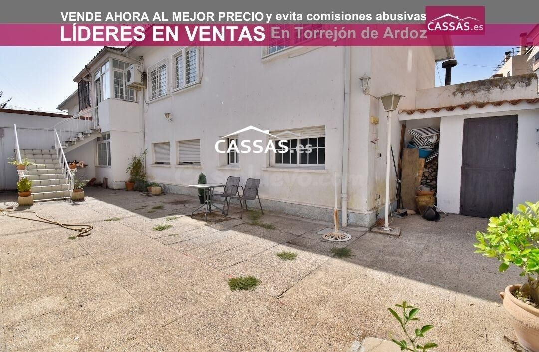 CASA- CHALET EN EL SAUCAR, 3 habitaciónes y patio de 25 m2