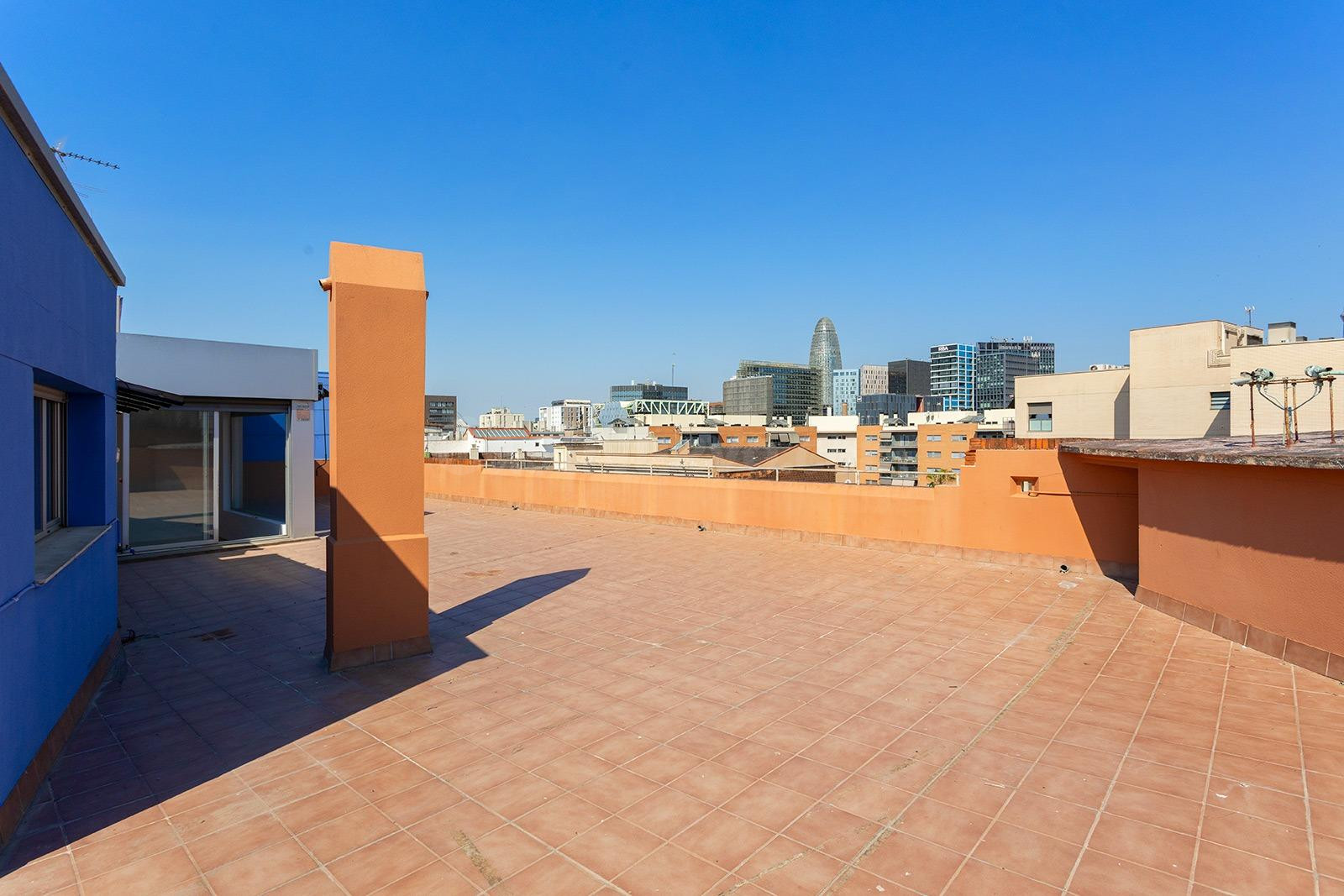 Ático exclusivo con terraza de 155 m2 en el corazón de Poble - foto 4