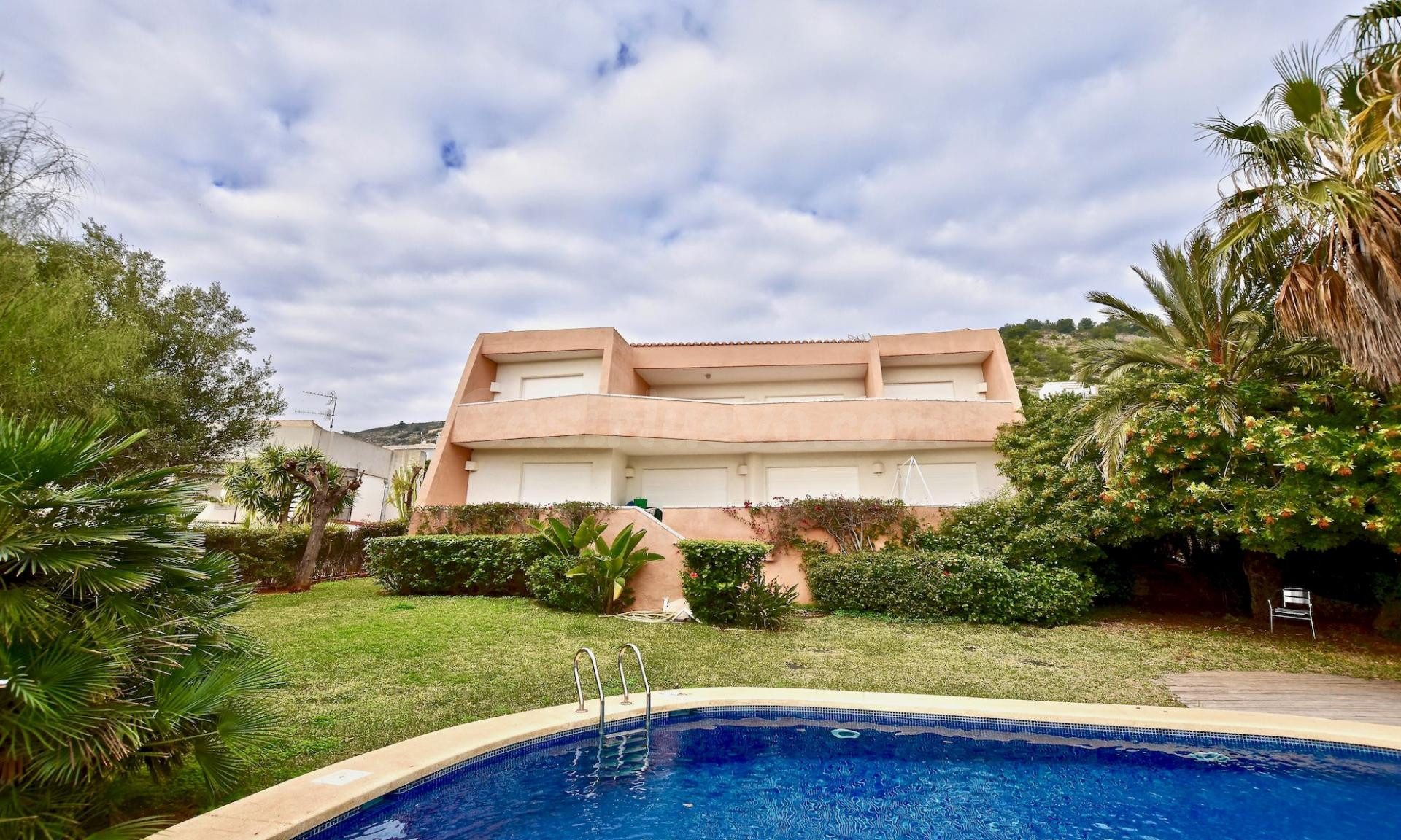 Villa 6 habitaciones 305m² en venta - Pueblo