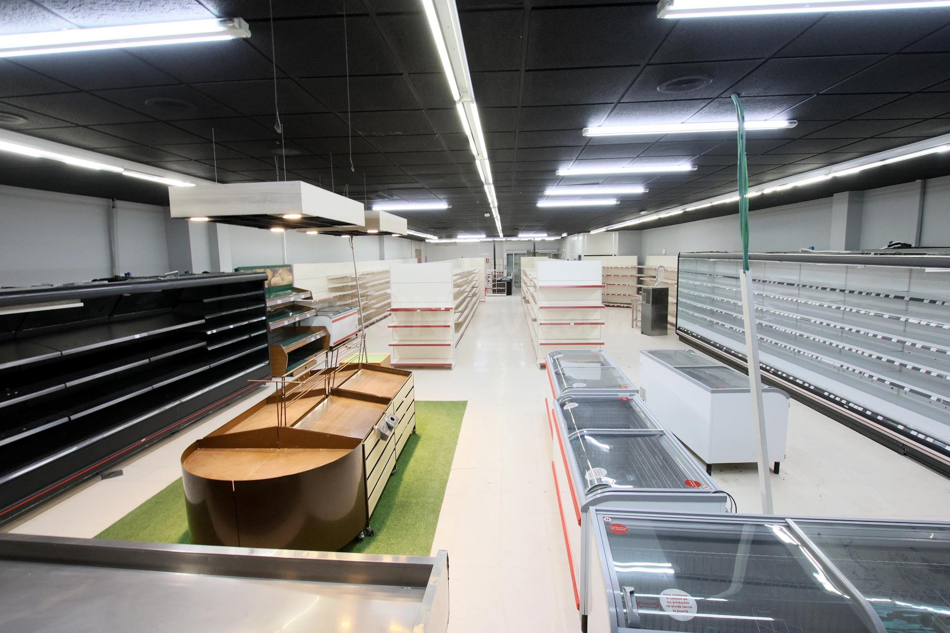 Local comercial próximo al centro de Puebla de la Calzada - foto 3