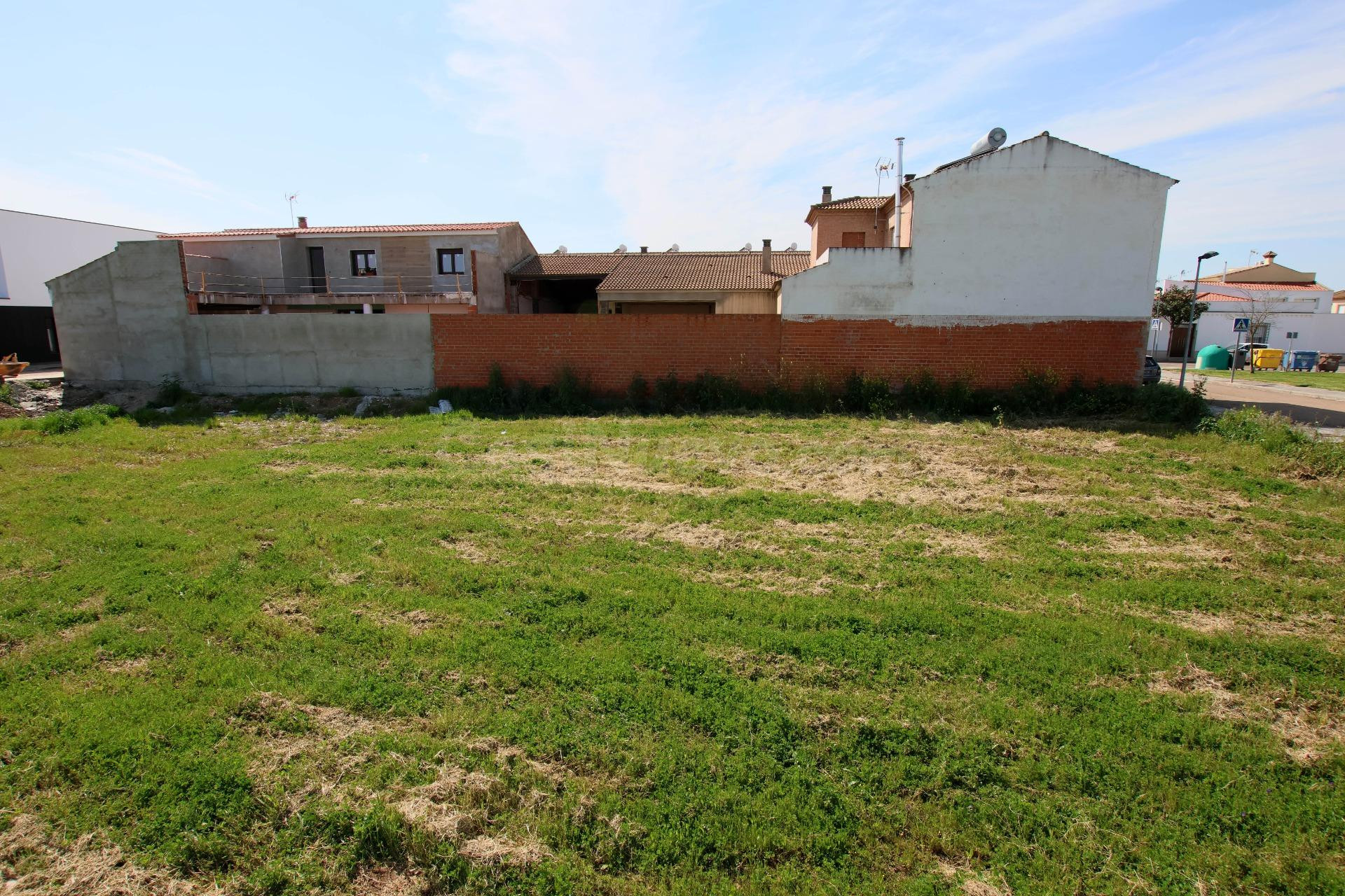 SOLAR CON 8M DE FACHADA EN ZONA DE SANTO TORIBIO - foto 3