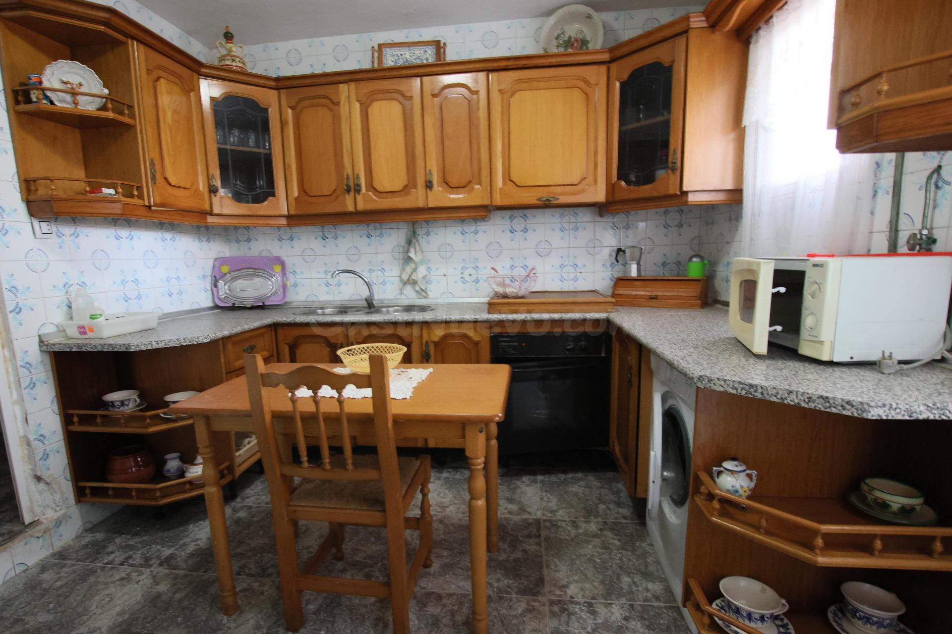 Casa con amplio patio y muchas posibilidades en Lobón